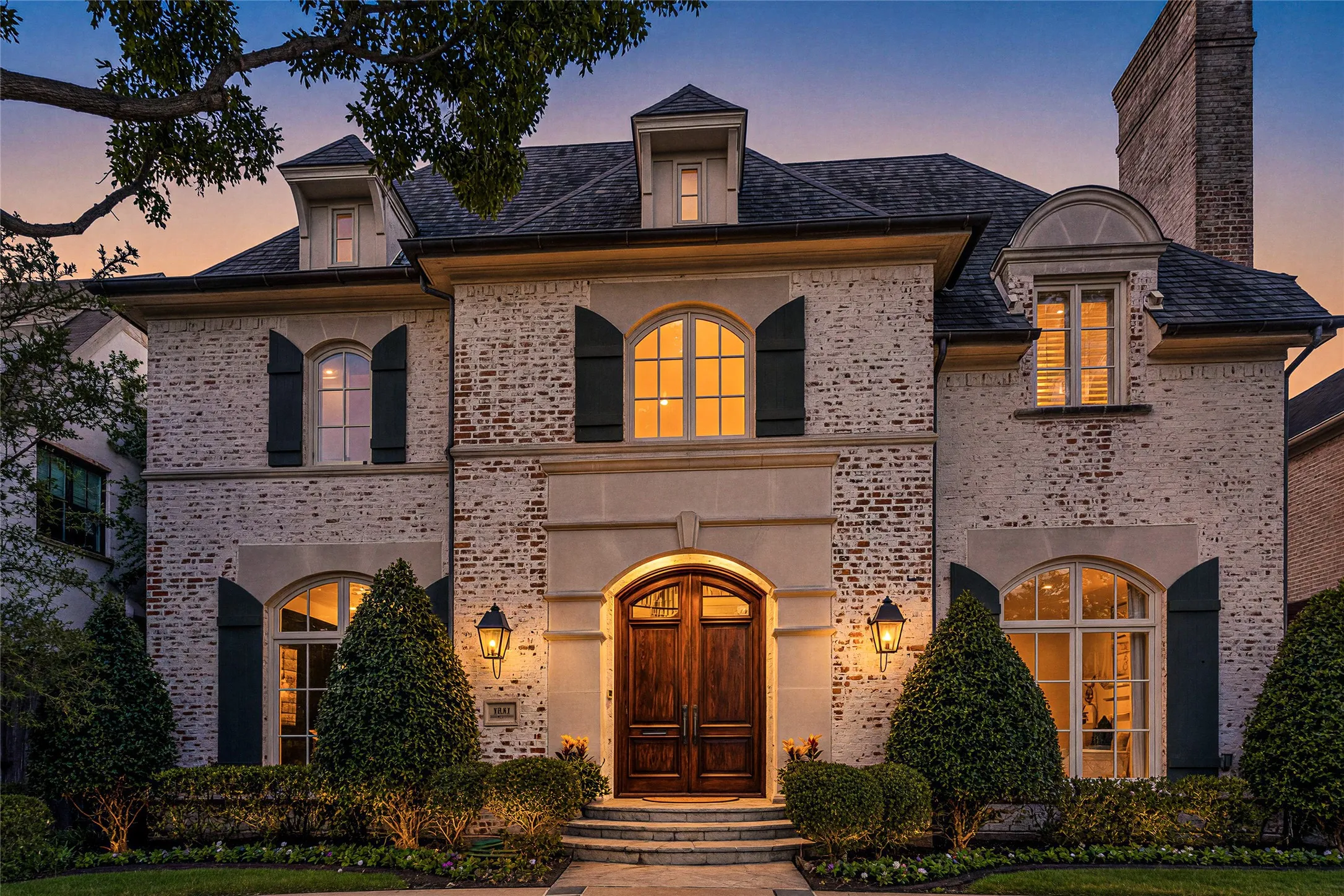Single Family Residence For Sale in Dallas County , 4041 Bryn Mawr Drive, University Park, Texas 75225, 5 Bedroom, 8 Bathroom, 2 Garage spaces, 5,263 Sqft, built in 2006, mls#21377607, Real Estate Agent in University Park, Homes For Sale in Dallas county, Homes For Sale in University Park, Realtor in University Park Texas, Real Estate Brokerage Independent Realty Texas, Luminita Cordes Realtor