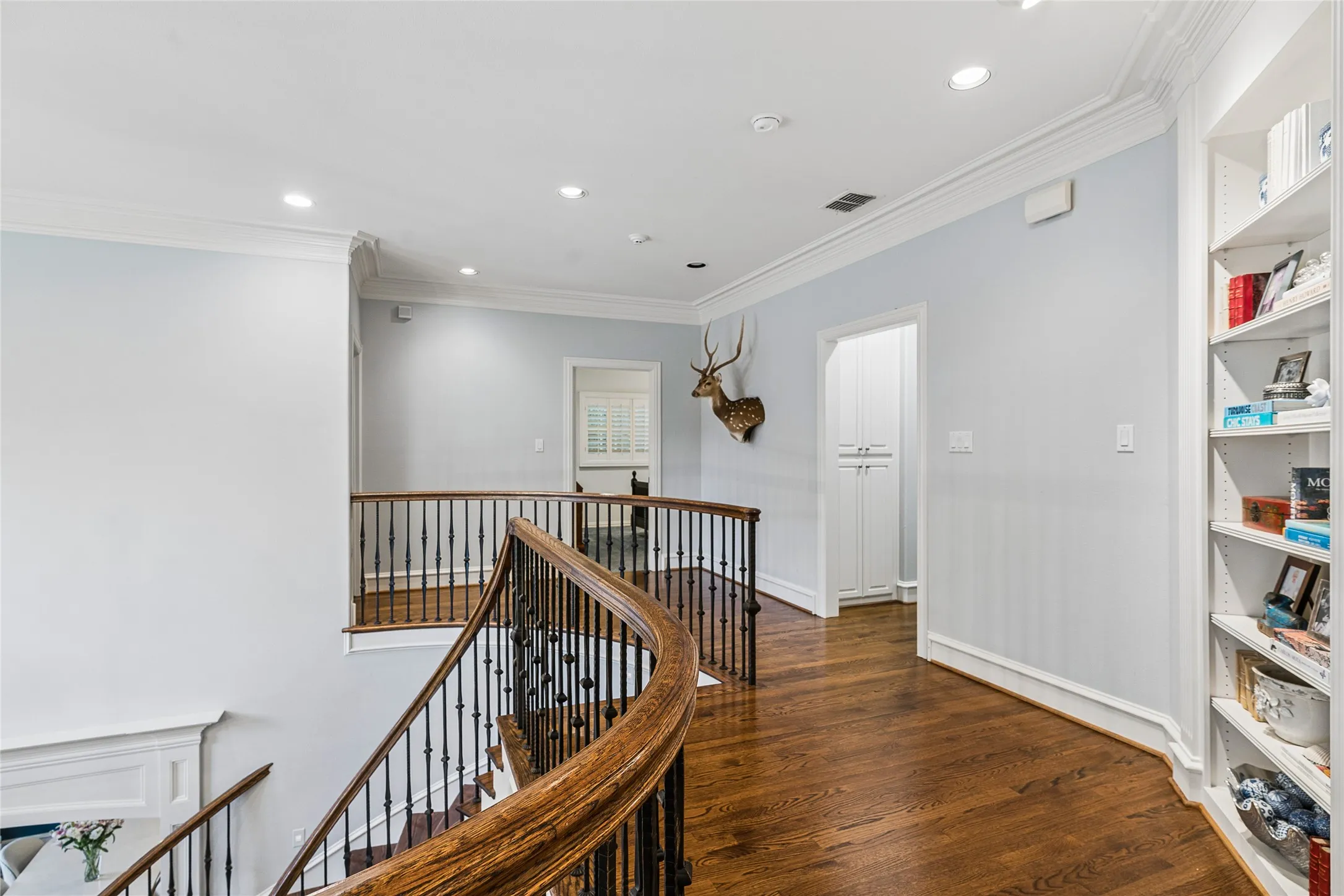 Single Family Residence For Sale in Dallas County , 4041 Bryn Mawr Drive, University Park, Texas 75225, 5 Bedroom, 8 Bathroom, 2 Garage spaces, 5,263 Sqft, built in 2006, mls#21377607, Real Estate Agent in University Park, Homes For Sale in Dallas county, Homes For Sale in University Park, Realtor in University Park Texas, Real Estate Brokerage Independent Realty Texas, Luminita Cordes Realtor