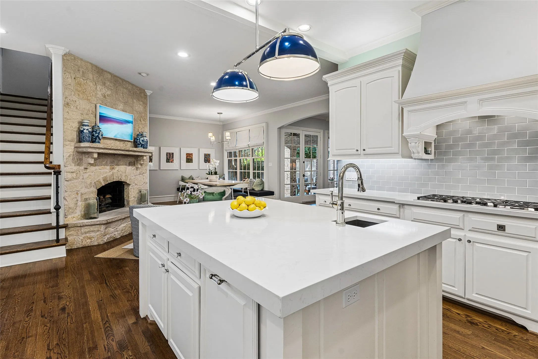 Single Family Residence For Sale in Dallas County , 4041 Bryn Mawr Drive, University Park, Texas 75225, 5 Bedroom, 8 Bathroom, 2 Garage spaces, 5,263 Sqft, built in 2006, mls#21377607, Real Estate Agent in University Park, Homes For Sale in Dallas county, Homes For Sale in University Park, Realtor in University Park Texas, Real Estate Brokerage Independent Realty Texas, Luminita Cordes Realtor