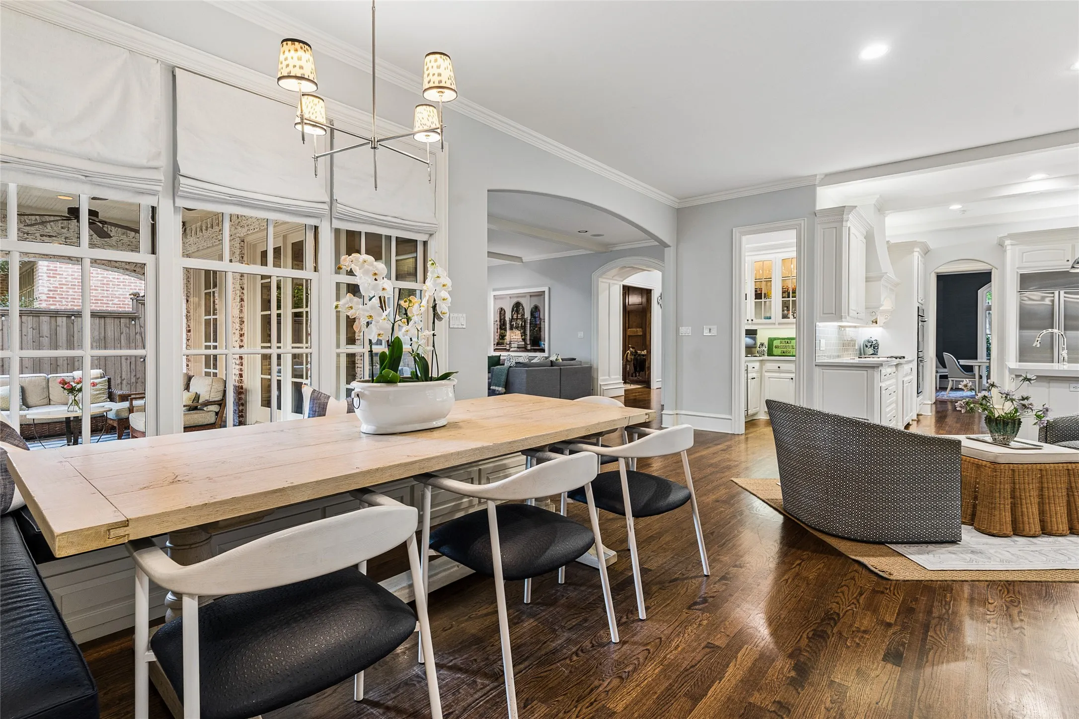 Single Family Residence For Sale in Dallas County , 4041 Bryn Mawr Drive, University Park, Texas 75225, 5 Bedroom, 8 Bathroom, 2 Garage spaces, 5,263 Sqft, built in 2006, mls#21377607, Real Estate Agent in University Park, Homes For Sale in Dallas county, Homes For Sale in University Park, Realtor in University Park Texas, Real Estate Brokerage Independent Realty Texas, Luminita Cordes Realtor
