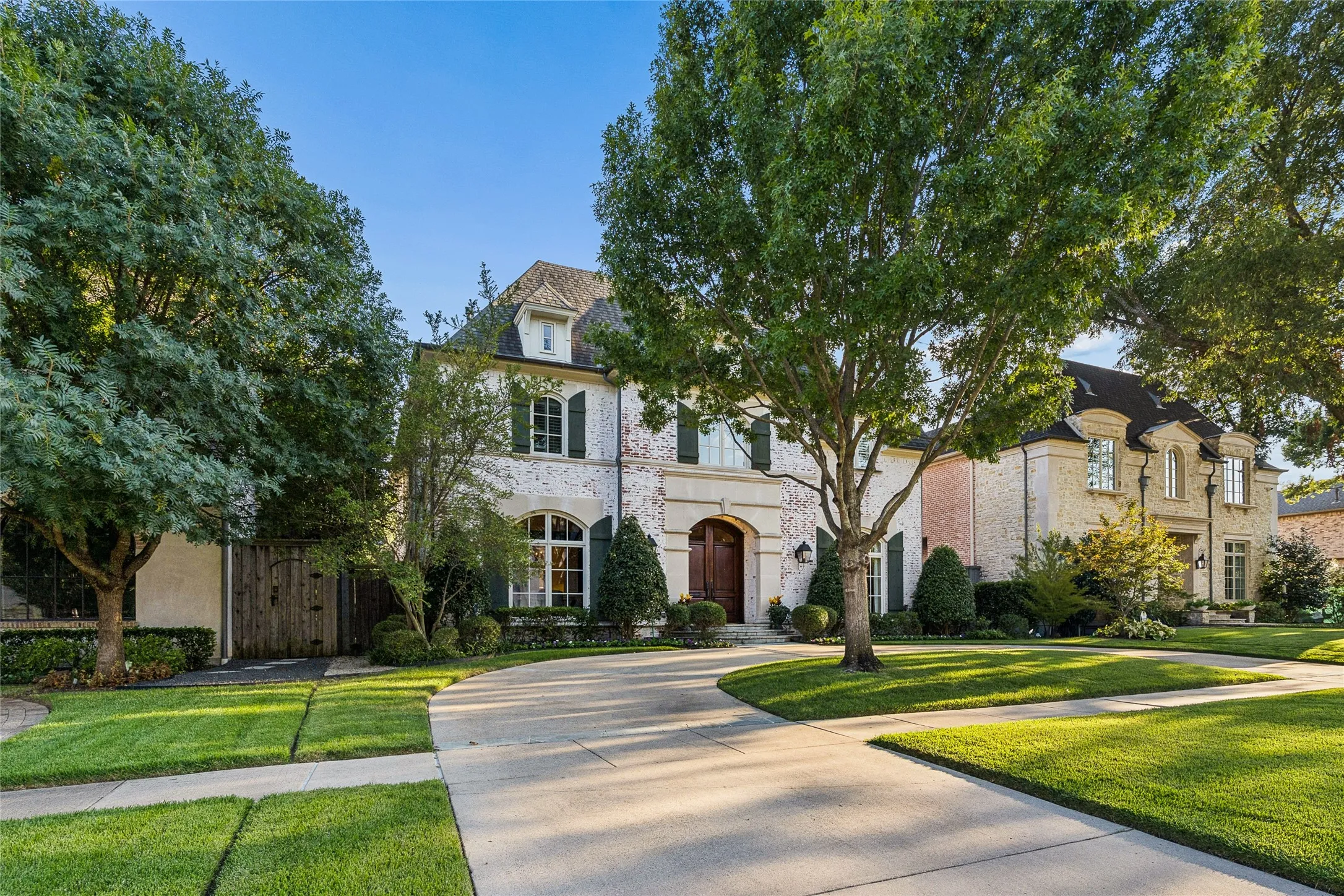 Single Family Residence For Sale in Dallas County , 4041 Bryn Mawr Drive, University Park, Texas 75225, 5 Bedroom, 8 Bathroom, 2 Garage spaces, 5,263 Sqft, built in 2006, mls#21377607, Real Estate Agent in University Park, Homes For Sale in Dallas county, Homes For Sale in University Park, Realtor in University Park Texas, Real Estate Brokerage Independent Realty Texas, Luminita Cordes Realtor