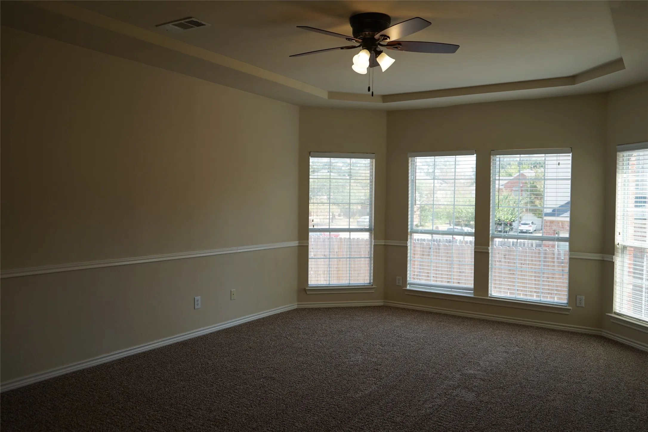 Single Family Residence For Rent in Tarrant County , 1507 Chateau Lane, Mansfield, Texas 76063, 5 Bedroom, 3 Bathroom, 2 Garage spaces, 2,863 Sqft, built in 2004, mls#21379962, Real Estate Agent in Mansfield, Homes For Rent in Tarrant county, Homes For Rent in Mansfield, Realtor in Mansfield Texas, Real Estate Brokerage Independent Realty Texas, Luminita Cordes Realtor