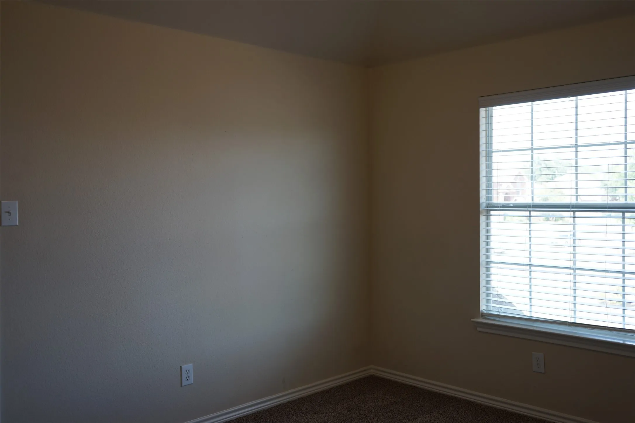 Single Family Residence For Rent in Tarrant County , 1507 Chateau Lane, Mansfield, Texas 76063, 5 Bedroom, 3 Bathroom, 2 Garage spaces, 2,863 Sqft, built in 2004, mls#21379962, Real Estate Agent in Mansfield, Homes For Rent in Tarrant county, Homes For Rent in Mansfield, Realtor in Mansfield Texas, Real Estate Brokerage Independent Realty Texas, Luminita Cordes Realtor