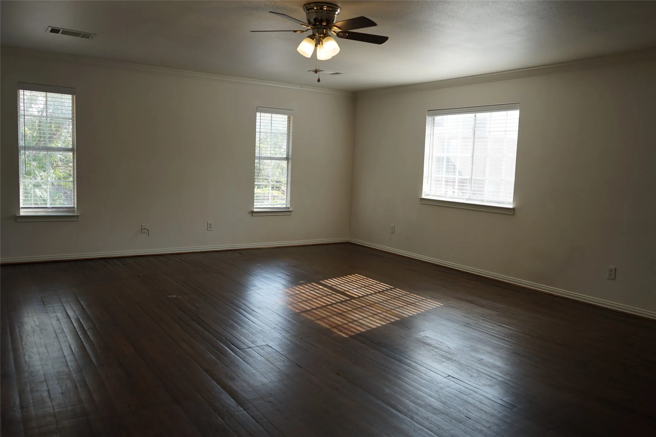 Enormous second floor flex space that could be a media room , game room. or private bedroom with full ensuite bath.