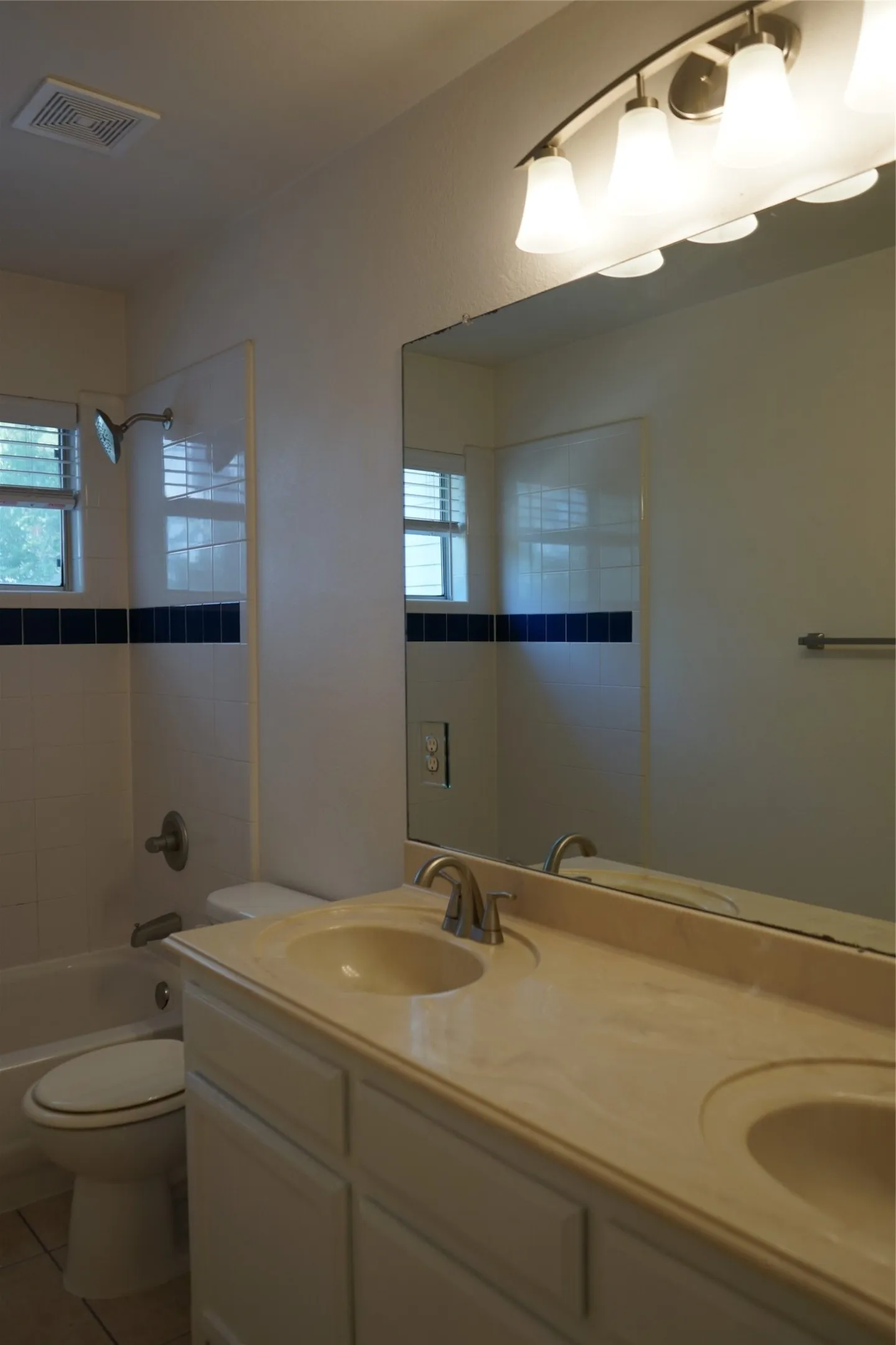 Single Family Residence For Rent in Tarrant County , 2313 Perkins Place, Arlington, Texas 76016, 4 Bedroom, 4 Bathroom, 2 Garage spaces, 2,830 Sqft, built in 1997, mls#21379967, Real Estate Agent in Arlington, Homes For Rent in Tarrant county, Homes For Rent in Arlington, Realtor in Arlington Texas, Real Estate Brokerage Independent Realty Texas, Luminita Cordes Realtor
