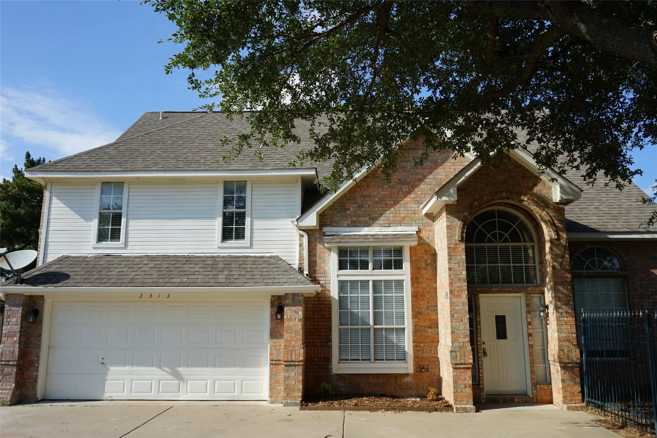 Single Family Residence For Rent in Tarrant County , 2313 Perkins Place, Arlington, Texas 76016, 4 Bedroom, 4 Bathroom, 2 Garage spaces, 2,830 Sqft, built in 1997, mls#21379967, Real Estate Agent in Arlington, Homes For Rent in Tarrant county, Homes For Rent in Arlington, Realtor in Arlington Texas, Real Estate Brokerage Independent Realty Texas, Luminita Cordes Realtor