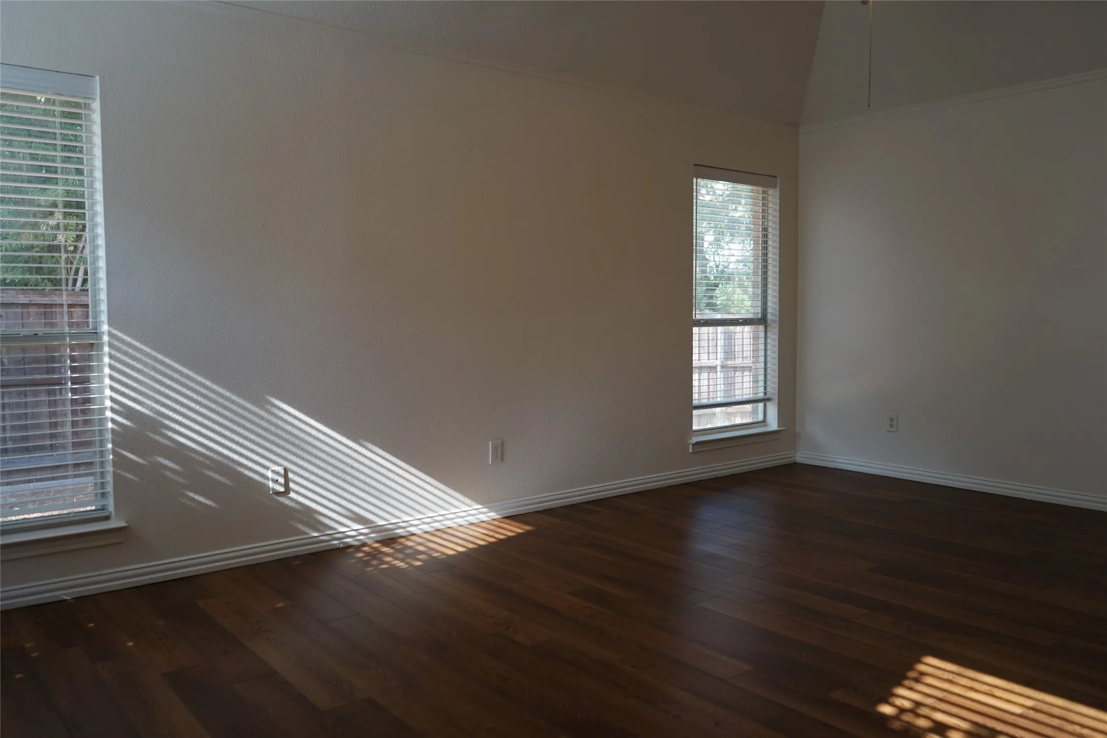 Single Family Residence For Rent in Tarrant County , 2313 Perkins Place, Arlington, Texas 76016, 4 Bedroom, 4 Bathroom, 2 Garage spaces, 2,830 Sqft, built in 1997, mls#21379967, Real Estate Agent in Arlington, Homes For Rent in Tarrant county, Homes For Rent in Arlington, Realtor in Arlington Texas, Real Estate Brokerage Independent Realty Texas, Luminita Cordes Realtor