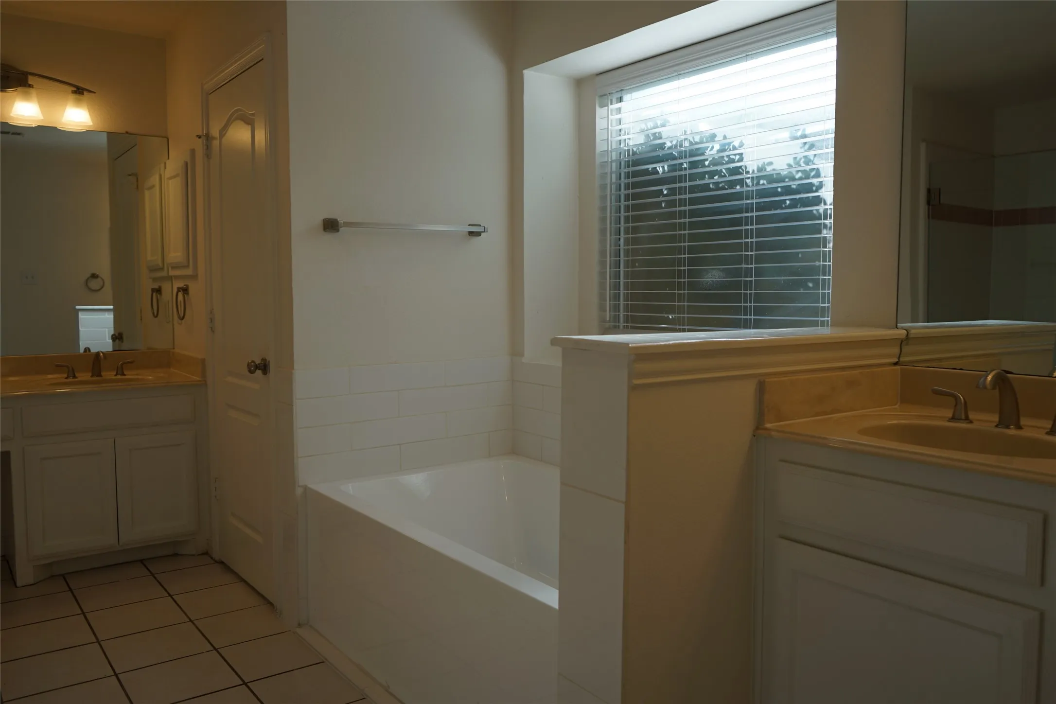 Single Family Residence For Rent in Tarrant County , 2313 Perkins Place, Arlington, Texas 76016, 4 Bedroom, 4 Bathroom, 2 Garage spaces, 2,830 Sqft, built in 1997, mls#21379967, Real Estate Agent in Arlington, Homes For Rent in Tarrant county, Homes For Rent in Arlington, Realtor in Arlington Texas, Real Estate Brokerage Independent Realty Texas, Luminita Cordes Realtor