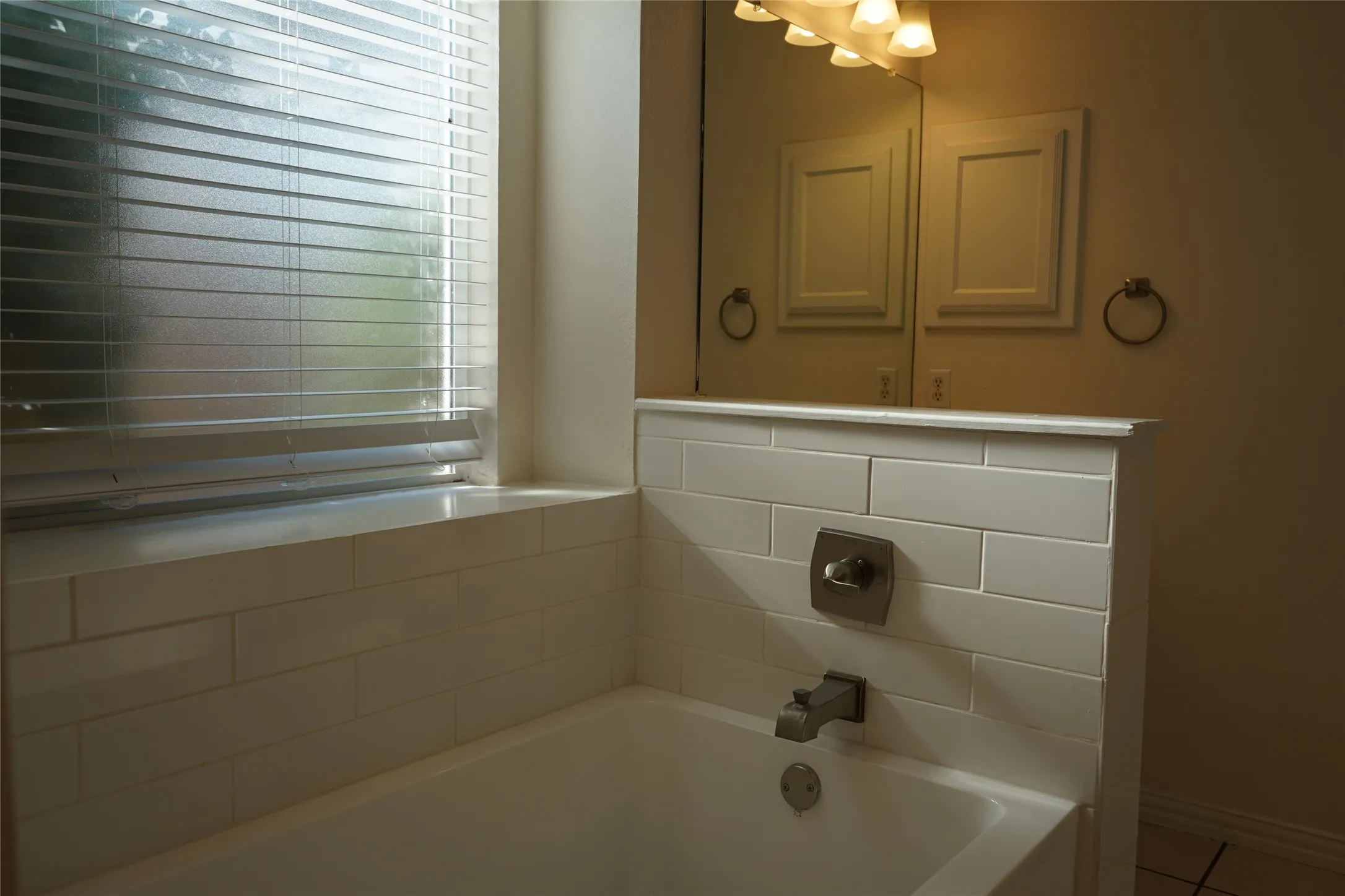 Single Family Residence For Rent in Tarrant County , 2313 Perkins Place, Arlington, Texas 76016, 4 Bedroom, 4 Bathroom, 2 Garage spaces, 2,830 Sqft, built in 1997, mls#21379967, Real Estate Agent in Arlington, Homes For Rent in Tarrant county, Homes For Rent in Arlington, Realtor in Arlington Texas, Real Estate Brokerage Independent Realty Texas, Luminita Cordes Realtor