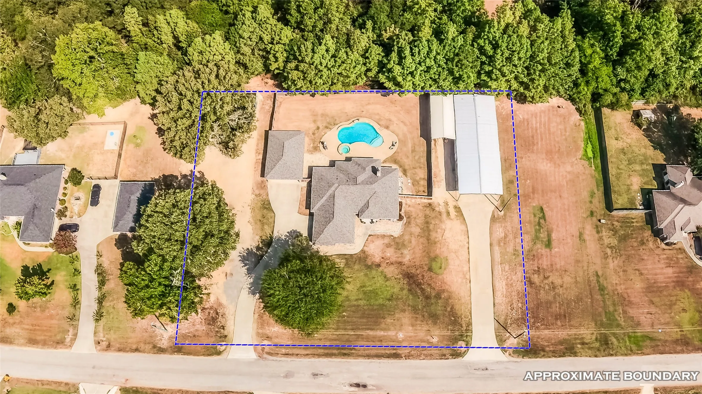 Single Family Residence For Sale in Harrison County , 135 Pond Drive, Marshall, Texas 75672, 3 Bedroom, 3 Bathroom, 2 Garage spaces, 1,862 Sqft, built in 2010, mls#21376887, Real Estate Agent in Marshall, Homes For Sale in Harrison county, Homes For Sale in Marshall, Realtor in Marshall Texas, Real Estate Brokerage Independent Realty Texas, Luminita Cordes Realtor