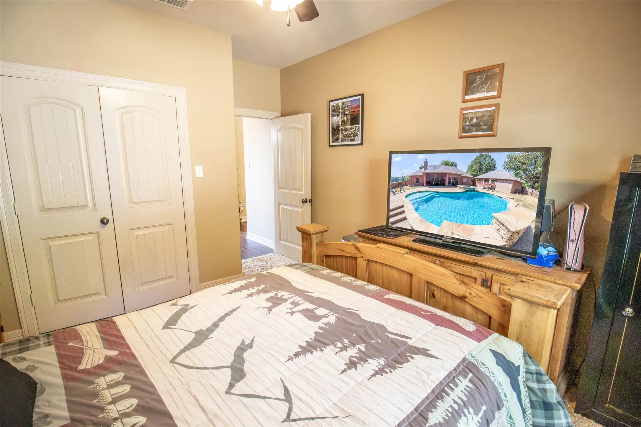 Single Family Residence For Sale in Harrison County , 135 Pond Drive, Marshall, Texas 75672, 3 Bedroom, 3 Bathroom, 2 Garage spaces, 1,862 Sqft, built in 2010, mls#21376887, Real Estate Agent in Marshall, Homes For Sale in Harrison county, Homes For Sale in Marshall, Realtor in Marshall Texas, Real Estate Brokerage Independent Realty Texas, Luminita Cordes Realtor