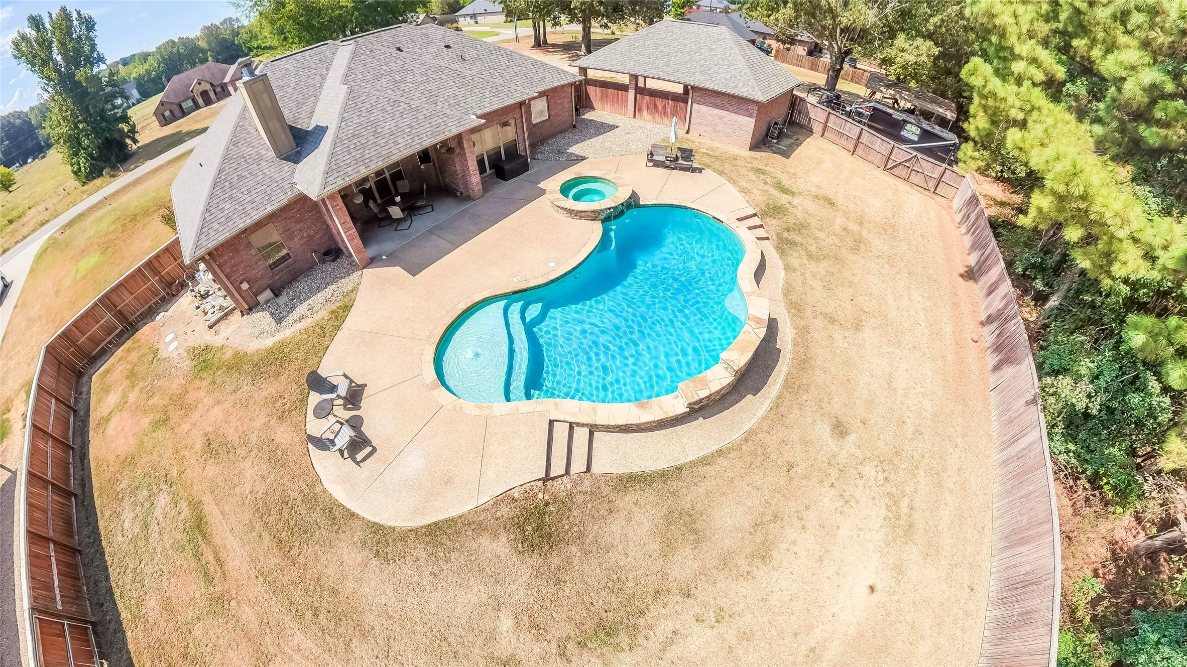 Single Family Residence For Sale in Harrison County , 135 Pond Drive, Marshall, Texas 75672, 3 Bedroom, 3 Bathroom, 2 Garage spaces, 1,862 Sqft, built in 2010, mls#21376887, Real Estate Agent in Marshall, Homes For Sale in Harrison county, Homes For Sale in Marshall, Realtor in Marshall Texas, Real Estate Brokerage Independent Realty Texas, Luminita Cordes Realtor