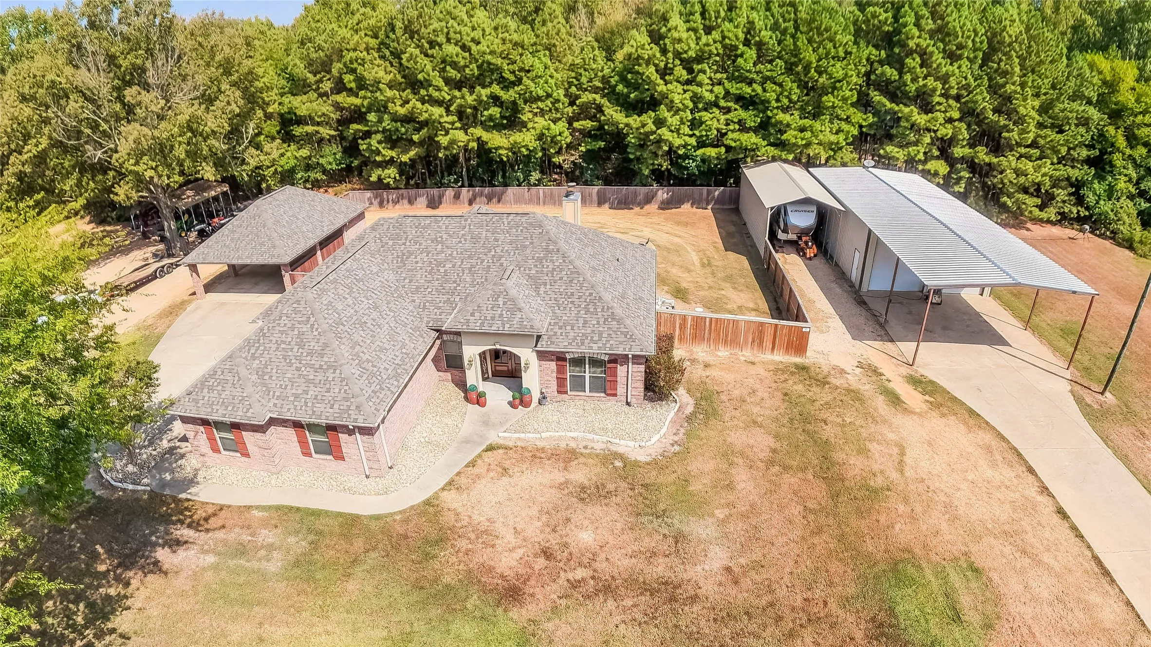 Single Family Residence For Sale in Harrison County , 135 Pond Drive, Marshall, Texas 75672, 3 Bedroom, 3 Bathroom, 2 Garage spaces, 1,862 Sqft, built in 2010, mls#21376887, Real Estate Agent in Marshall, Homes For Sale in Harrison county, Homes For Sale in Marshall, Realtor in Marshall Texas, Real Estate Brokerage Independent Realty Texas, Luminita Cordes Realtor