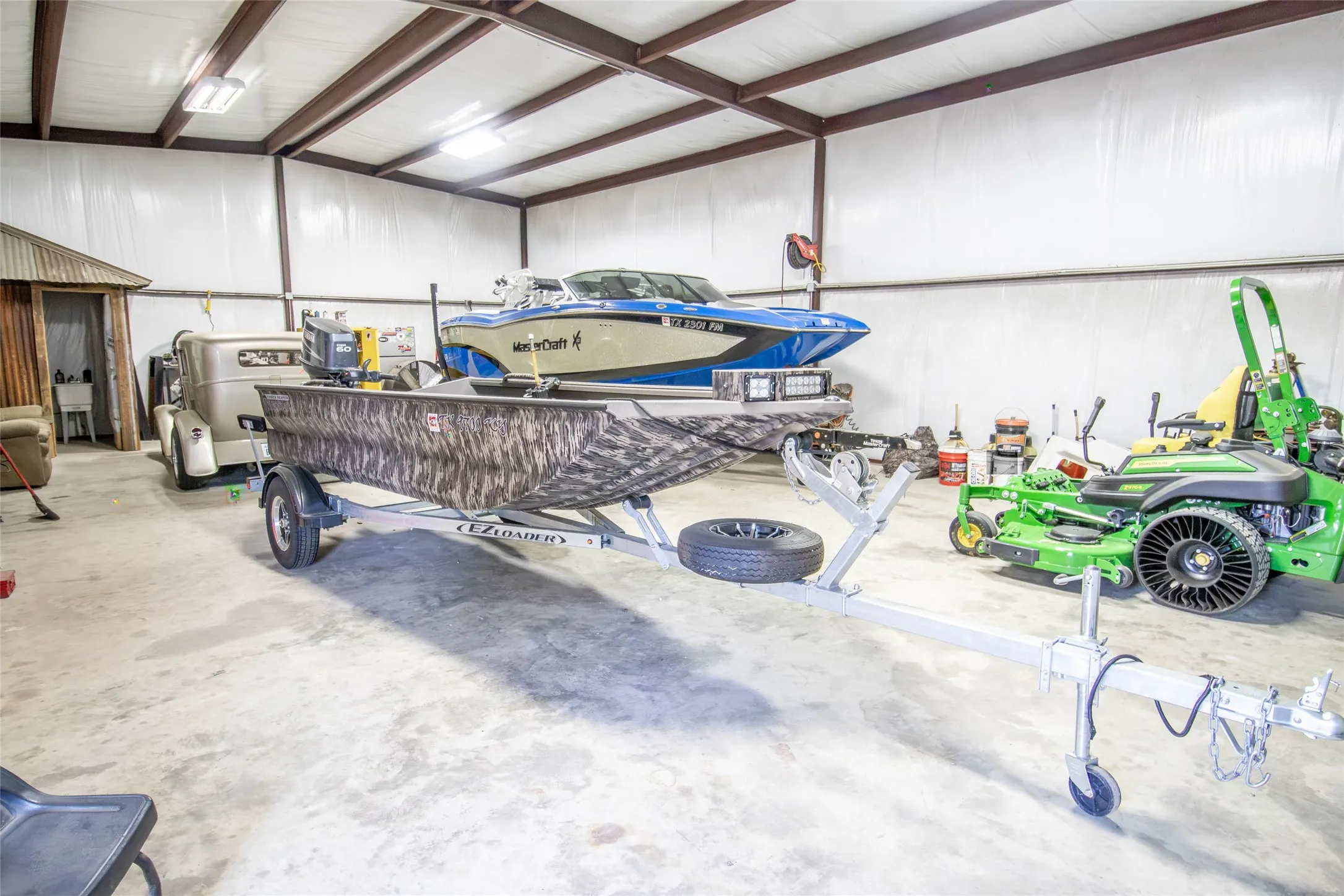 Single Family Residence For Sale in Harrison County , 135 Pond Drive, Marshall, Texas 75672, 3 Bedroom, 3 Bathroom, 2 Garage spaces, 1,862 Sqft, built in 2010, mls#21376887, Real Estate Agent in Marshall, Homes For Sale in Harrison county, Homes For Sale in Marshall, Realtor in Marshall Texas, Real Estate Brokerage Independent Realty Texas, Luminita Cordes Realtor