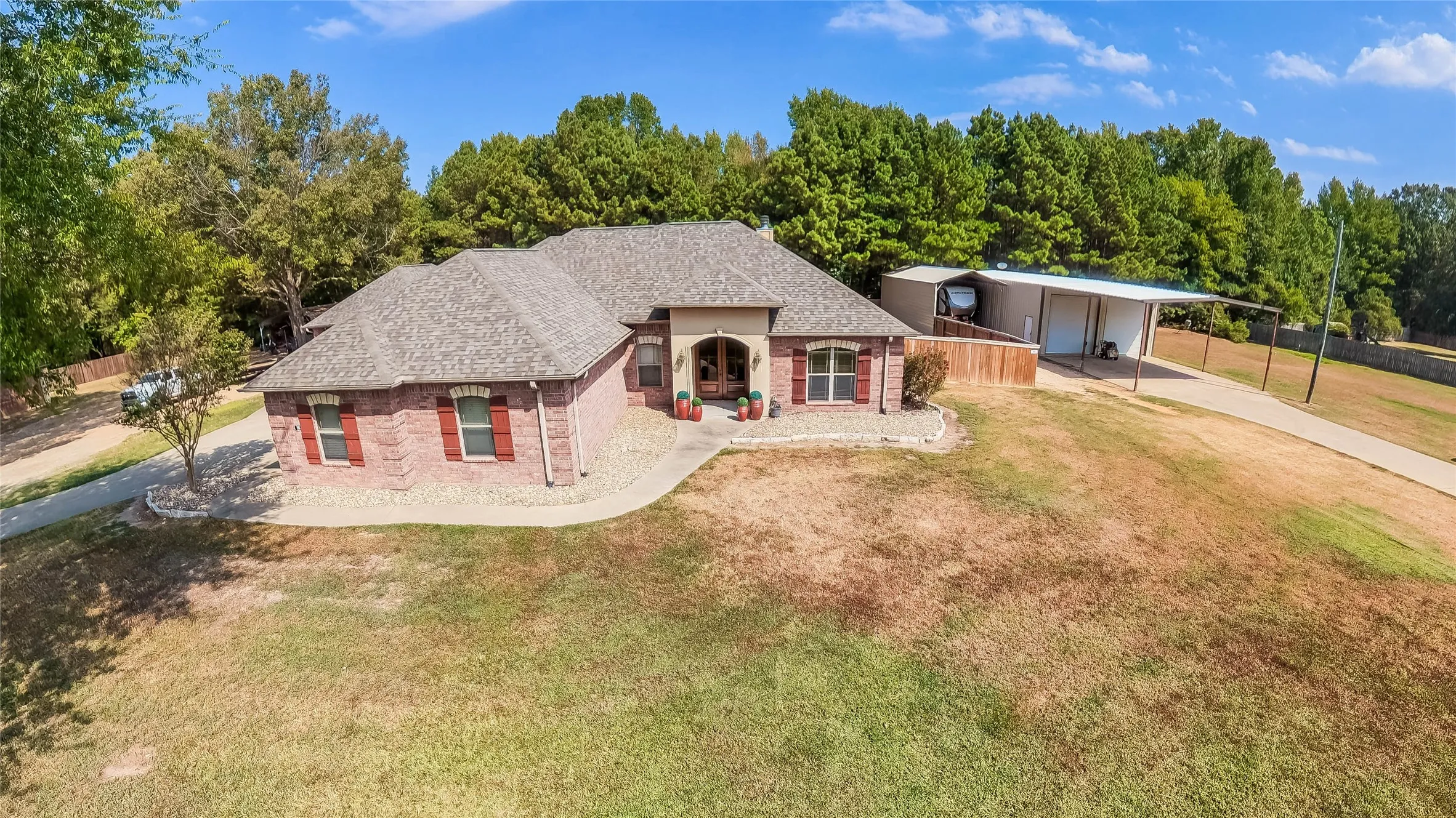 Single Family Residence For Sale in Harrison County , 135 Pond Drive, Marshall, Texas 75672, 3 Bedroom, 3 Bathroom, 2 Garage spaces, 1,862 Sqft, built in 2010, mls#21376887, Real Estate Agent in Marshall, Homes For Sale in Harrison county, Homes For Sale in Marshall, Realtor in Marshall Texas, Real Estate Brokerage Independent Realty Texas, Luminita Cordes Realtor