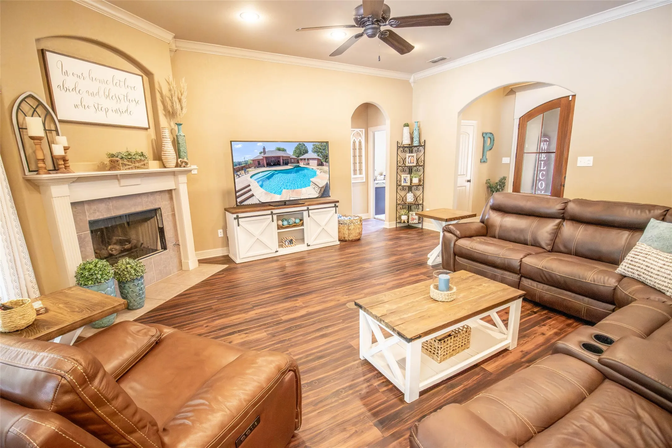 Single Family Residence For Sale in Harrison County , 135 Pond Drive, Marshall, Texas 75672, 3 Bedroom, 3 Bathroom, 2 Garage spaces, 1,862 Sqft, built in 2010, mls#21376887, Real Estate Agent in Marshall, Homes For Sale in Harrison county, Homes For Sale in Marshall, Realtor in Marshall Texas, Real Estate Brokerage Independent Realty Texas, Luminita Cordes Realtor