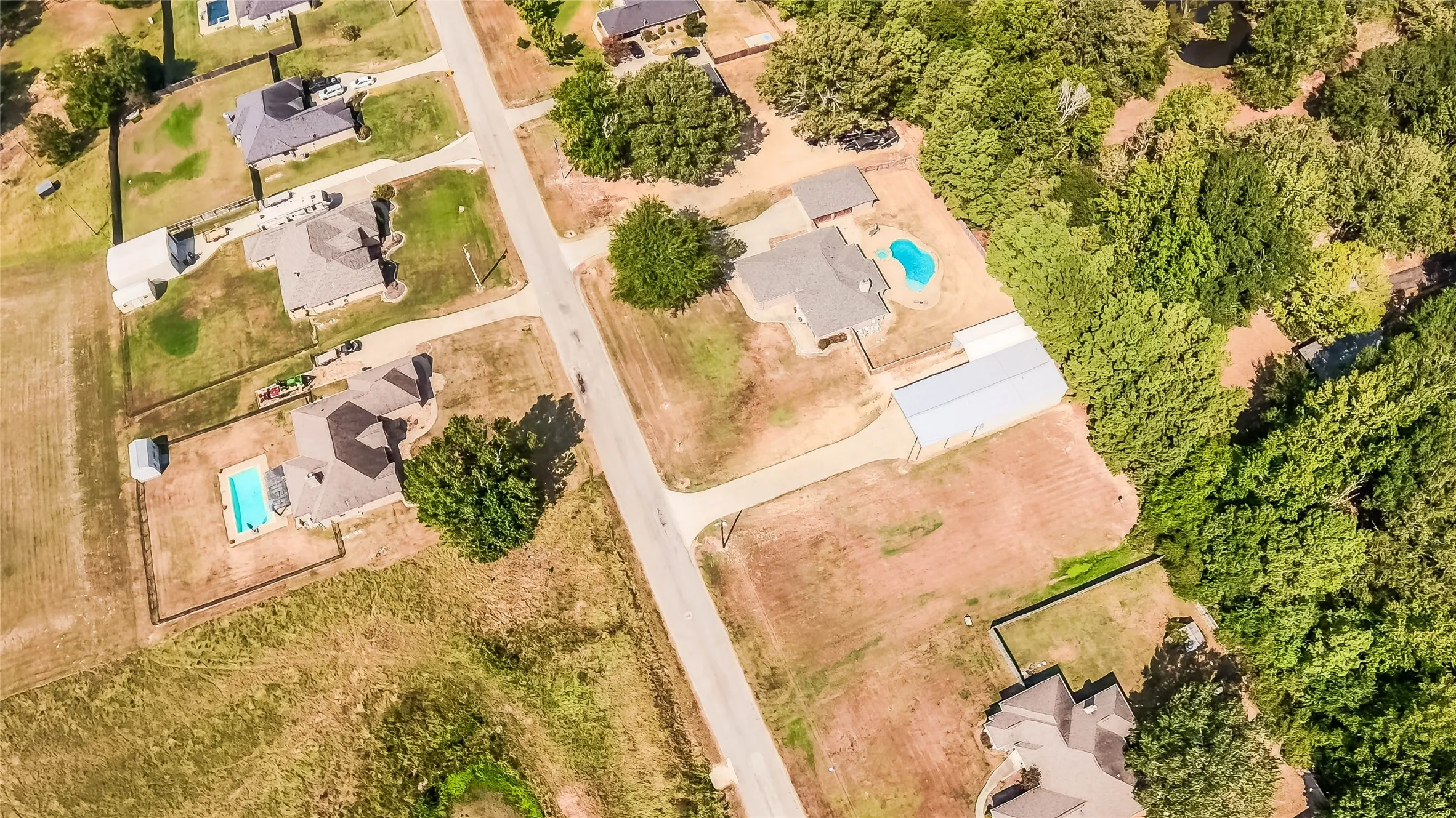 Single Family Residence For Sale in Harrison County , 135 Pond Drive, Marshall, Texas 75672, 3 Bedroom, 3 Bathroom, 2 Garage spaces, 1,862 Sqft, built in 2010, mls#21376887, Real Estate Agent in Marshall, Homes For Sale in Harrison county, Homes For Sale in Marshall, Realtor in Marshall Texas, Real Estate Brokerage Independent Realty Texas, Luminita Cordes Realtor
