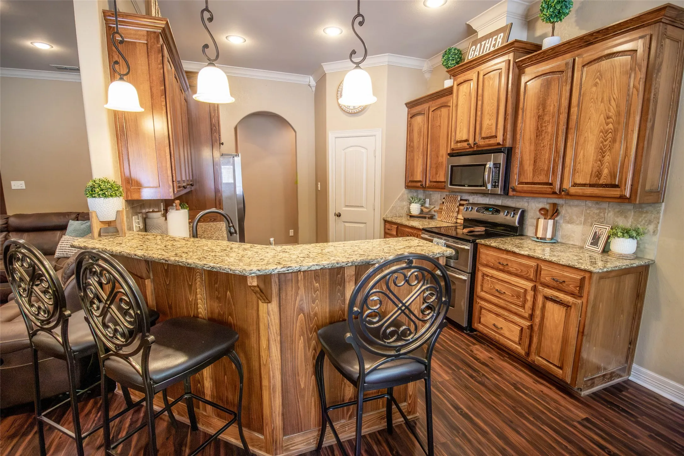 Single Family Residence For Sale in Harrison County , 135 Pond Drive, Marshall, Texas 75672, 3 Bedroom, 3 Bathroom, 2 Garage spaces, 1,862 Sqft, built in 2010, mls#21376887, Real Estate Agent in Marshall, Homes For Sale in Harrison county, Homes For Sale in Marshall, Realtor in Marshall Texas, Real Estate Brokerage Independent Realty Texas, Luminita Cordes Realtor