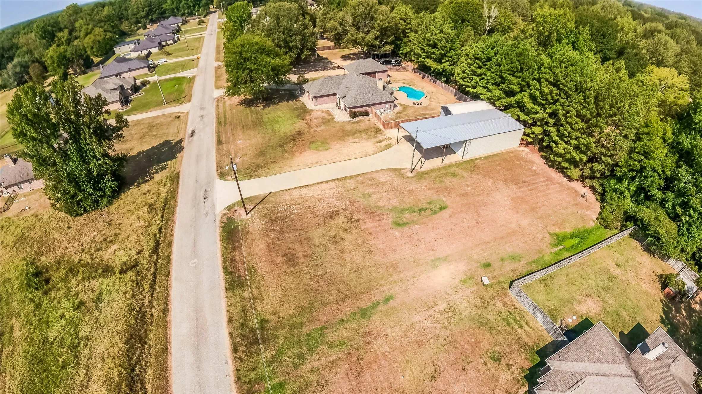 Single Family Residence For Sale in Harrison County , 135 Pond Drive, Marshall, Texas 75672, 3 Bedroom, 3 Bathroom, 2 Garage spaces, 1,862 Sqft, built in 2010, mls#21376887, Real Estate Agent in Marshall, Homes For Sale in Harrison county, Homes For Sale in Marshall, Realtor in Marshall Texas, Real Estate Brokerage Independent Realty Texas, Luminita Cordes Realtor