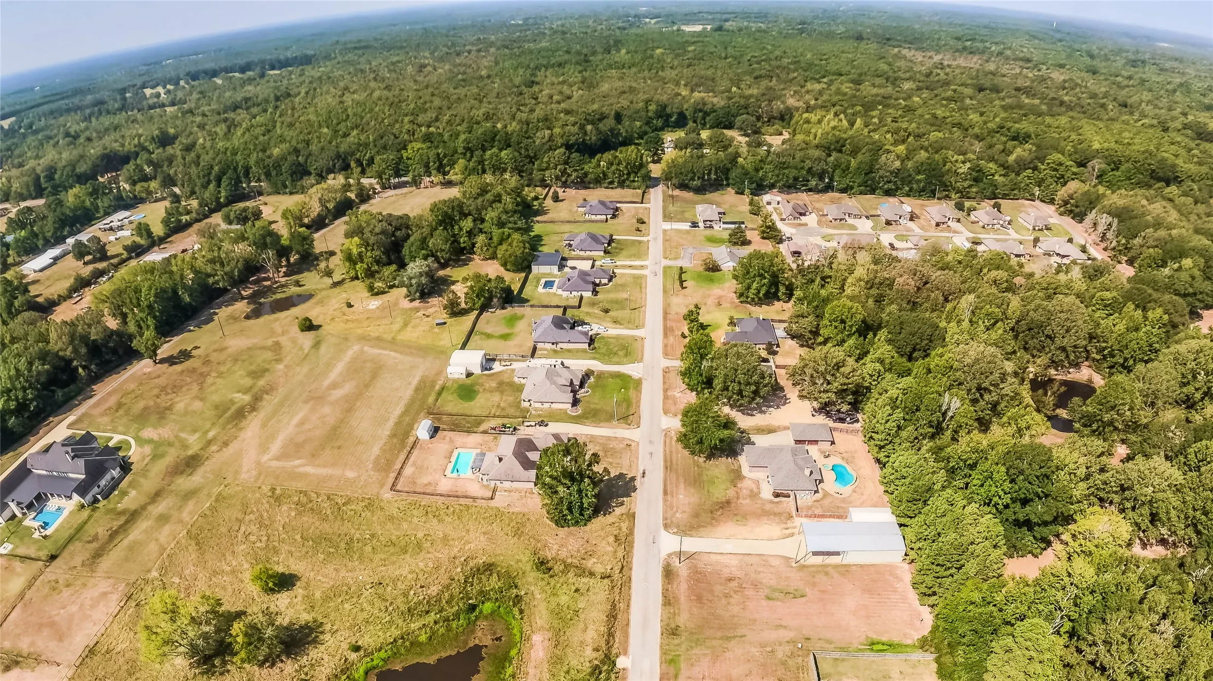 Single Family Residence For Sale in Harrison County , 135 Pond Drive, Marshall, Texas 75672, 3 Bedroom, 3 Bathroom, 2 Garage spaces, 1,862 Sqft, built in 2010, mls#21376887, Real Estate Agent in Marshall, Homes For Sale in Harrison county, Homes For Sale in Marshall, Realtor in Marshall Texas, Real Estate Brokerage Independent Realty Texas, Luminita Cordes Realtor