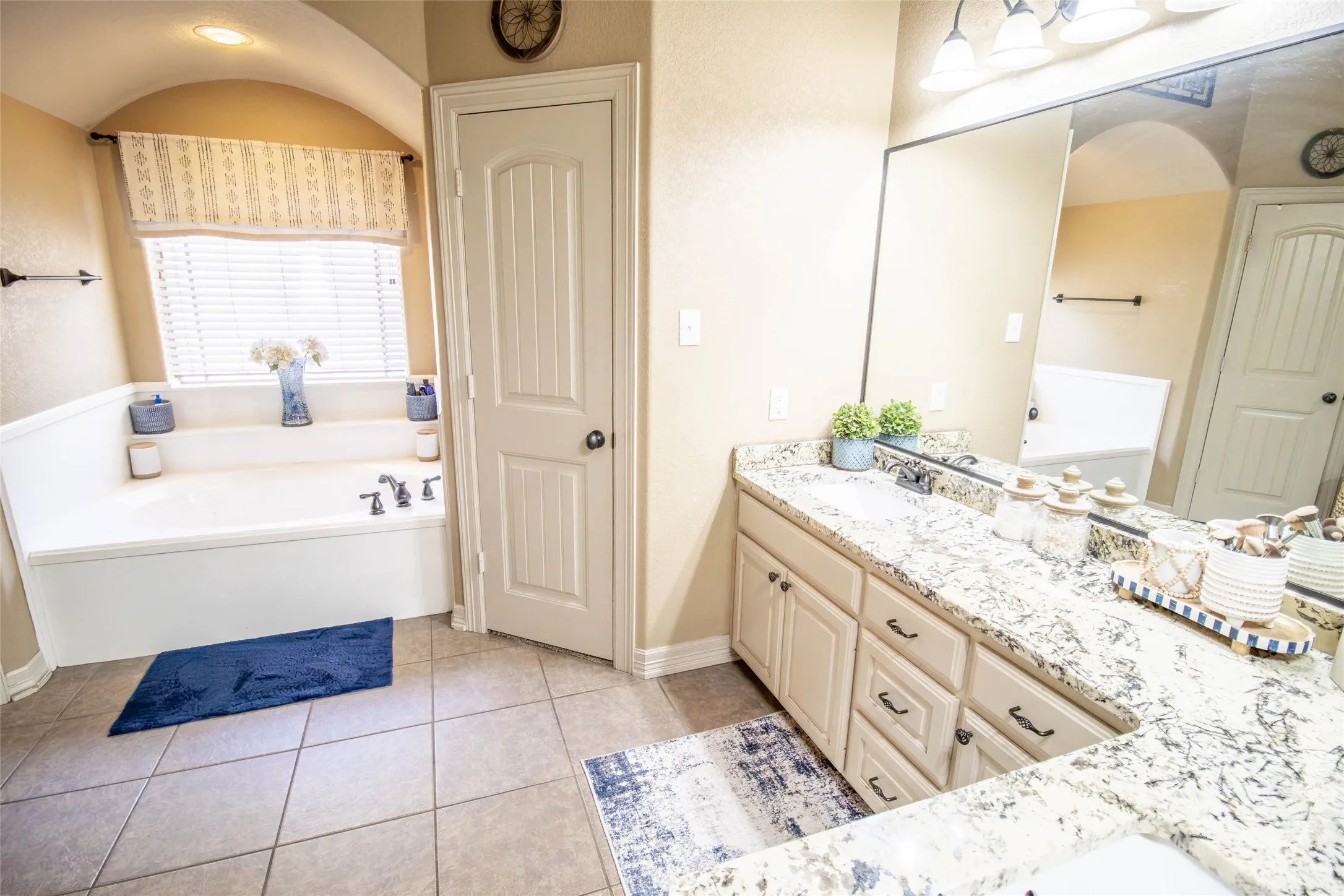 Single Family Residence For Sale in Harrison County , 135 Pond Drive, Marshall, Texas 75672, 3 Bedroom, 3 Bathroom, 2 Garage spaces, 1,862 Sqft, built in 2010, mls#21376887, Real Estate Agent in Marshall, Homes For Sale in Harrison county, Homes For Sale in Marshall, Realtor in Marshall Texas, Real Estate Brokerage Independent Realty Texas, Luminita Cordes Realtor