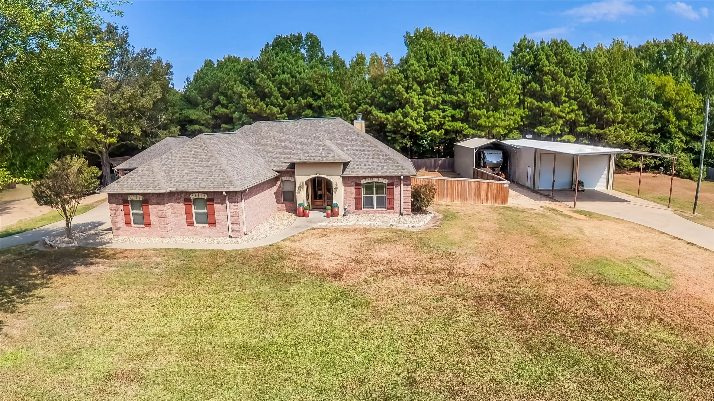 Single Family Residence For Sale in Harrison County , 135 Pond Drive, Marshall, Texas 75672, 3 Bedroom, 3 Bathroom, 2 Garage spaces, 1,862 Sqft, built in 2010, mls#21376887, Real Estate Agent in Marshall, Homes For Sale in Harrison county, Homes For Sale in Marshall, Realtor in Marshall Texas, Real Estate Brokerage Independent Realty Texas, Luminita Cordes Realtor