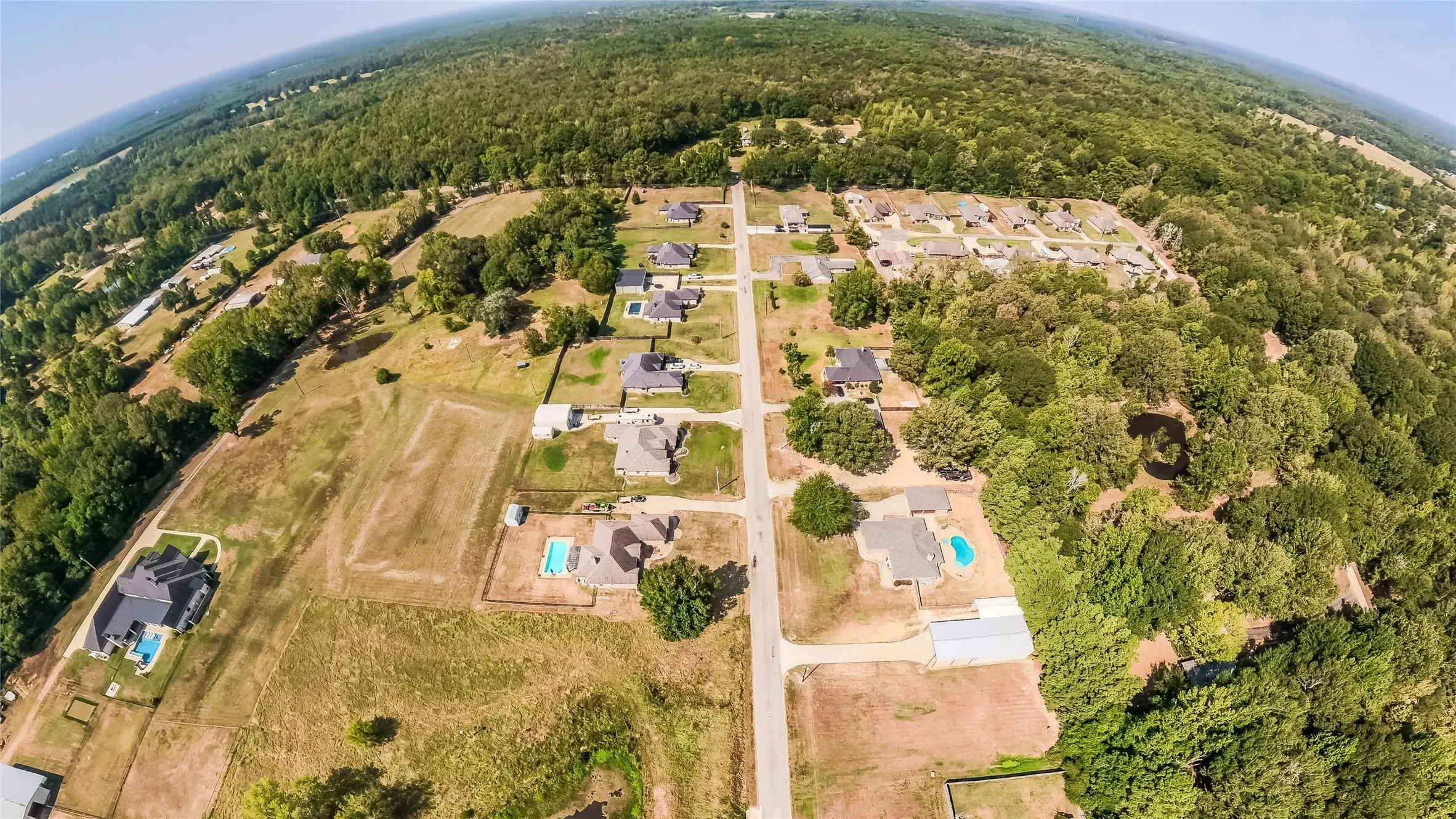 Single Family Residence For Sale in Harrison County , 135 Pond Drive, Marshall, Texas 75672, 3 Bedroom, 3 Bathroom, 2 Garage spaces, 1,862 Sqft, built in 2010, mls#21376887, Real Estate Agent in Marshall, Homes For Sale in Harrison county, Homes For Sale in Marshall, Realtor in Marshall Texas, Real Estate Brokerage Independent Realty Texas, Luminita Cordes Realtor