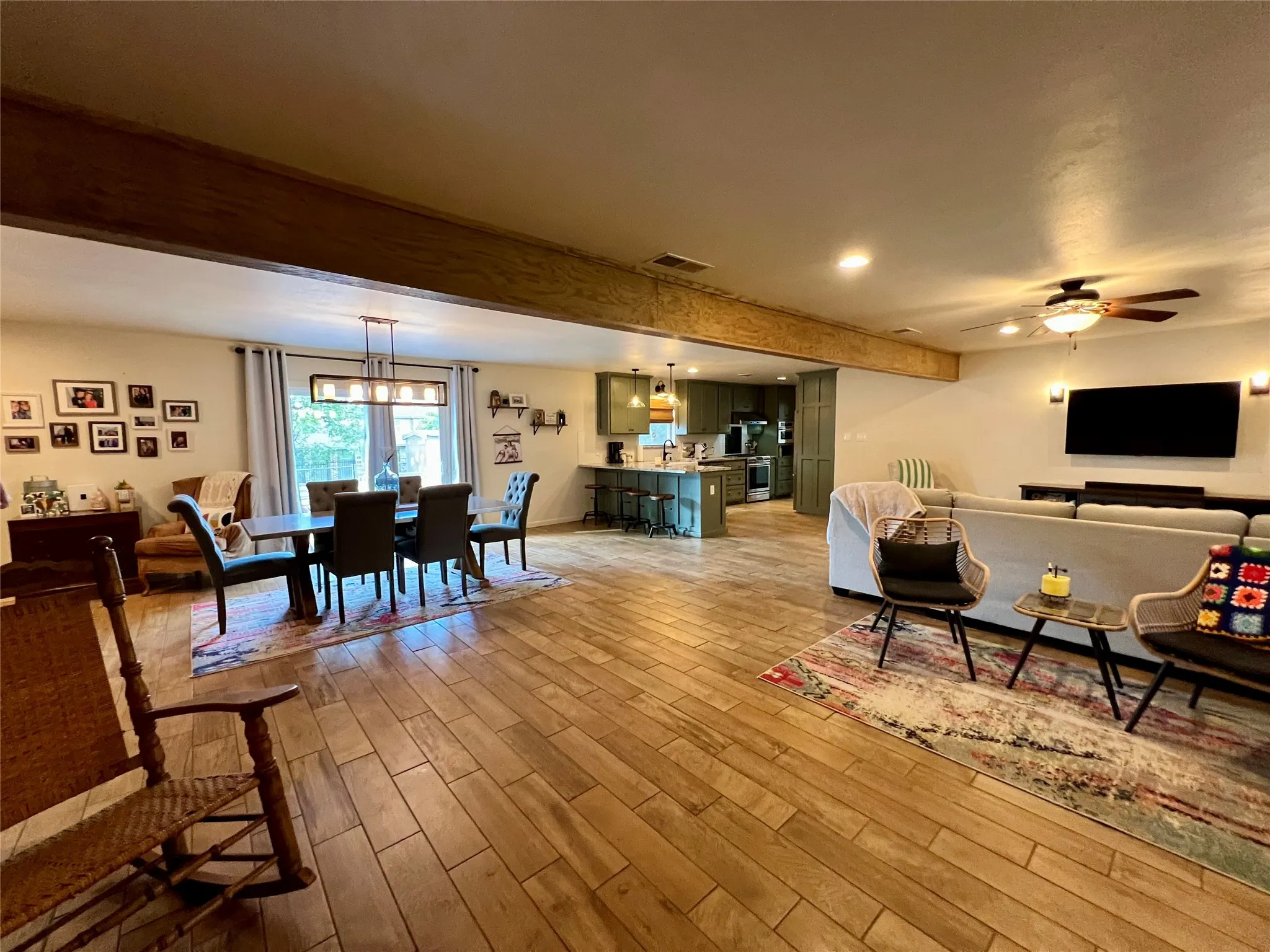 Single Family Residence For Sale in Erath County , 1811 W Overhill Drive, Stephenville, Texas 76401, 3 Bedroom, 2 Bathroom, 2 Garage spaces, 1,976 Sqft, built in 1975, mls#21379970, Real Estate Agent in Stephenville, Homes For Sale in Erath county, Homes For Sale in Stephenville, Realtor in Stephenville Texas, Real Estate Brokerage Independent Realty Texas, Luminita Cordes Realtor