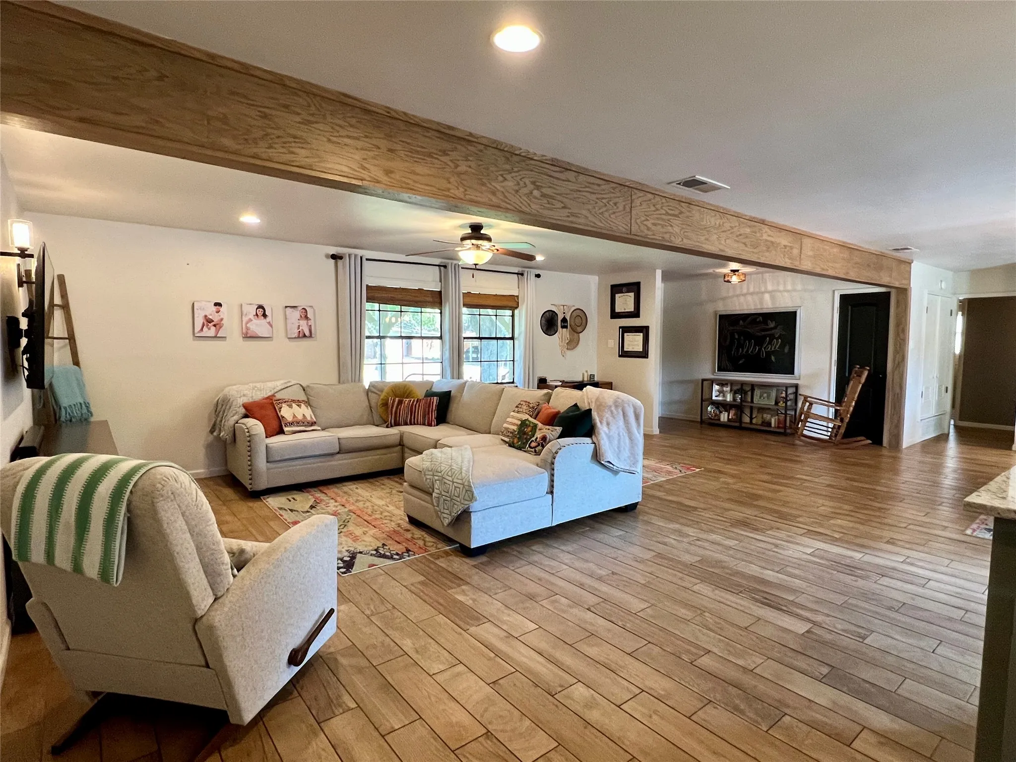Single Family Residence For Sale in Erath County , 1811 W Overhill Drive, Stephenville, Texas 76401, 3 Bedroom, 2 Bathroom, 2 Garage spaces, 1,976 Sqft, built in 1975, mls#21379970, Real Estate Agent in Stephenville, Homes For Sale in Erath county, Homes For Sale in Stephenville, Realtor in Stephenville Texas, Real Estate Brokerage Independent Realty Texas, Luminita Cordes Realtor