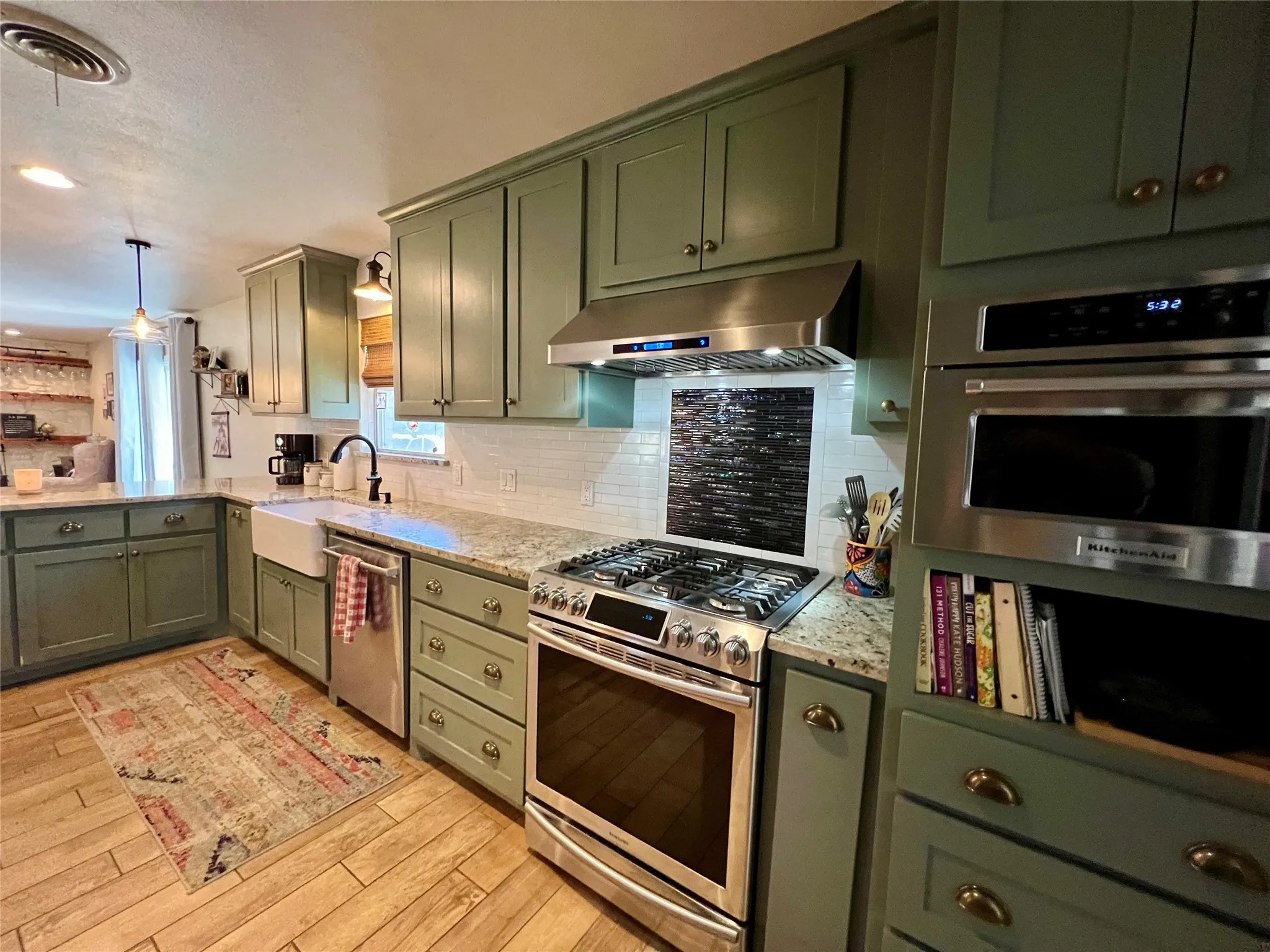 Single Family Residence For Sale in Erath County , 1811 W Overhill Drive, Stephenville, Texas 76401, 3 Bedroom, 2 Bathroom, 2 Garage spaces, 1,976 Sqft, built in 1975, mls#21379970, Real Estate Agent in Stephenville, Homes For Sale in Erath county, Homes For Sale in Stephenville, Realtor in Stephenville Texas, Real Estate Brokerage Independent Realty Texas, Luminita Cordes Realtor
