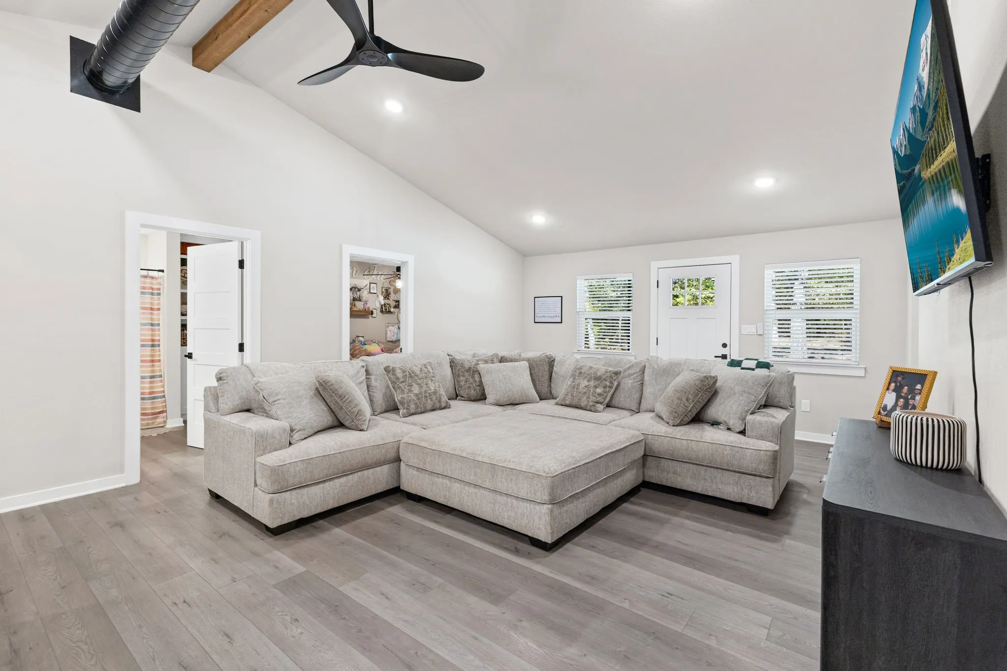 Farm For Sale in Hunt County , 3291 County Road 3116, Lone Oak, Texas 75453, 3 Bedroom, 2 Bathroom, Garage spaces, 1,600 Sqft, built in 2024, mls#21379972, Real Estate Agent in Lone Oak, Homes For Sale in Hunt county, Homes For Sale in Lone Oak, Realtor in Lone Oak Texas, Real Estate Brokerage Independent Realty Texas, Luminita Cordes Realtor