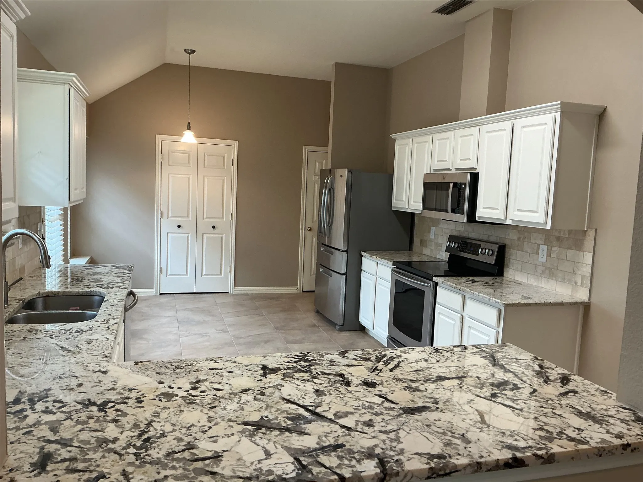 kitchen has a breafast nook with built in seating ledge