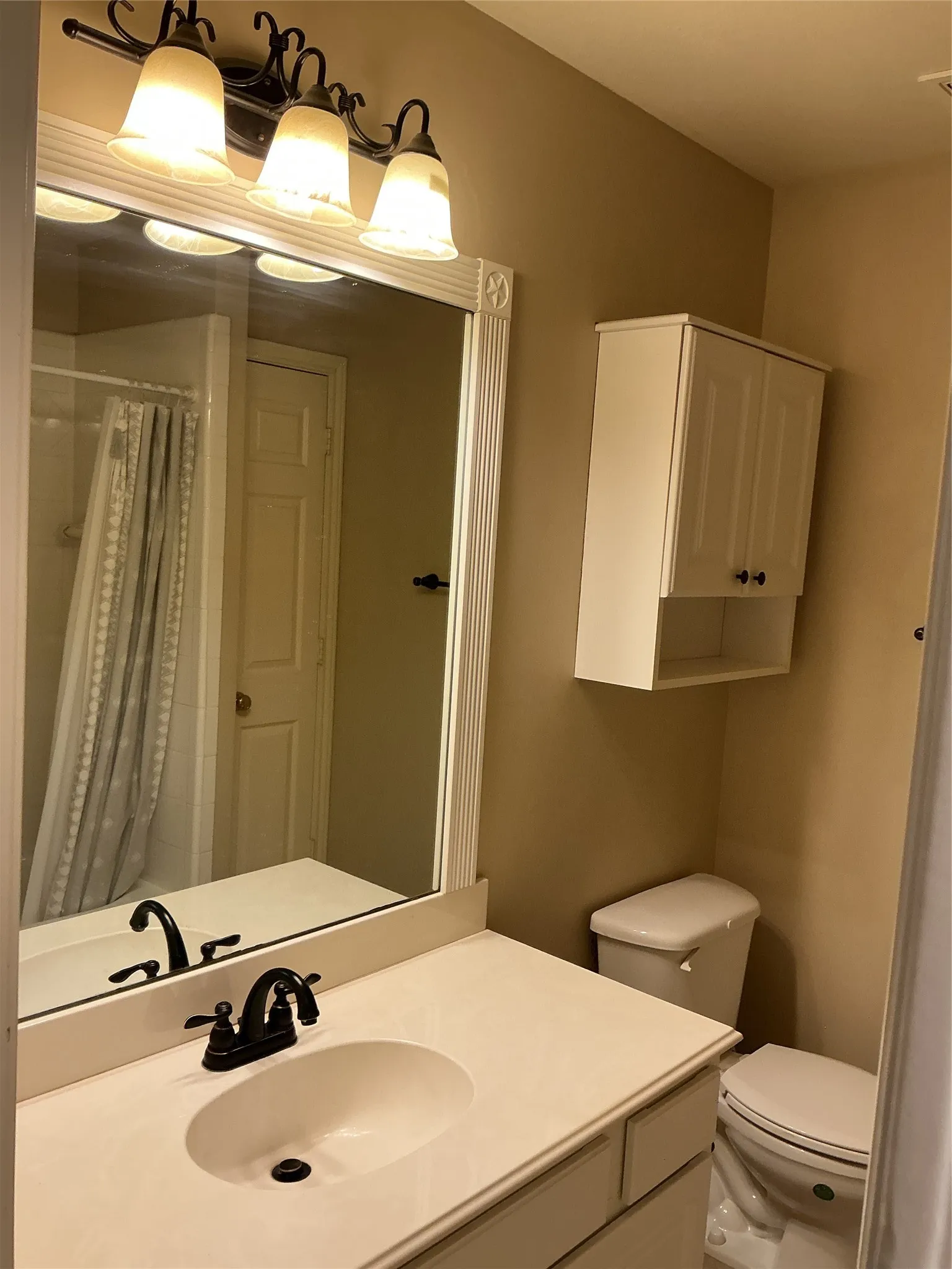2nd bath has tub and linen closet