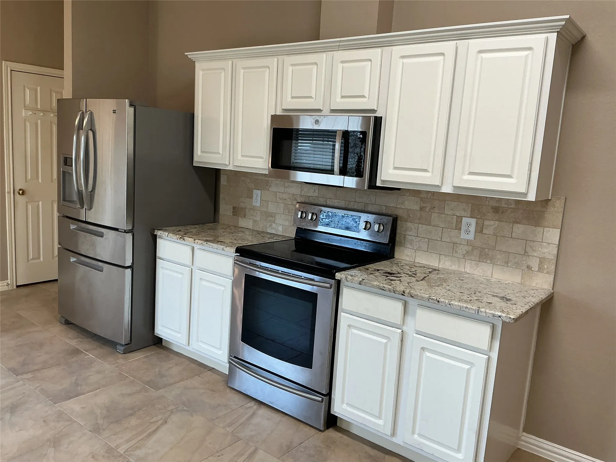 stainless steal fridge with 4 doors