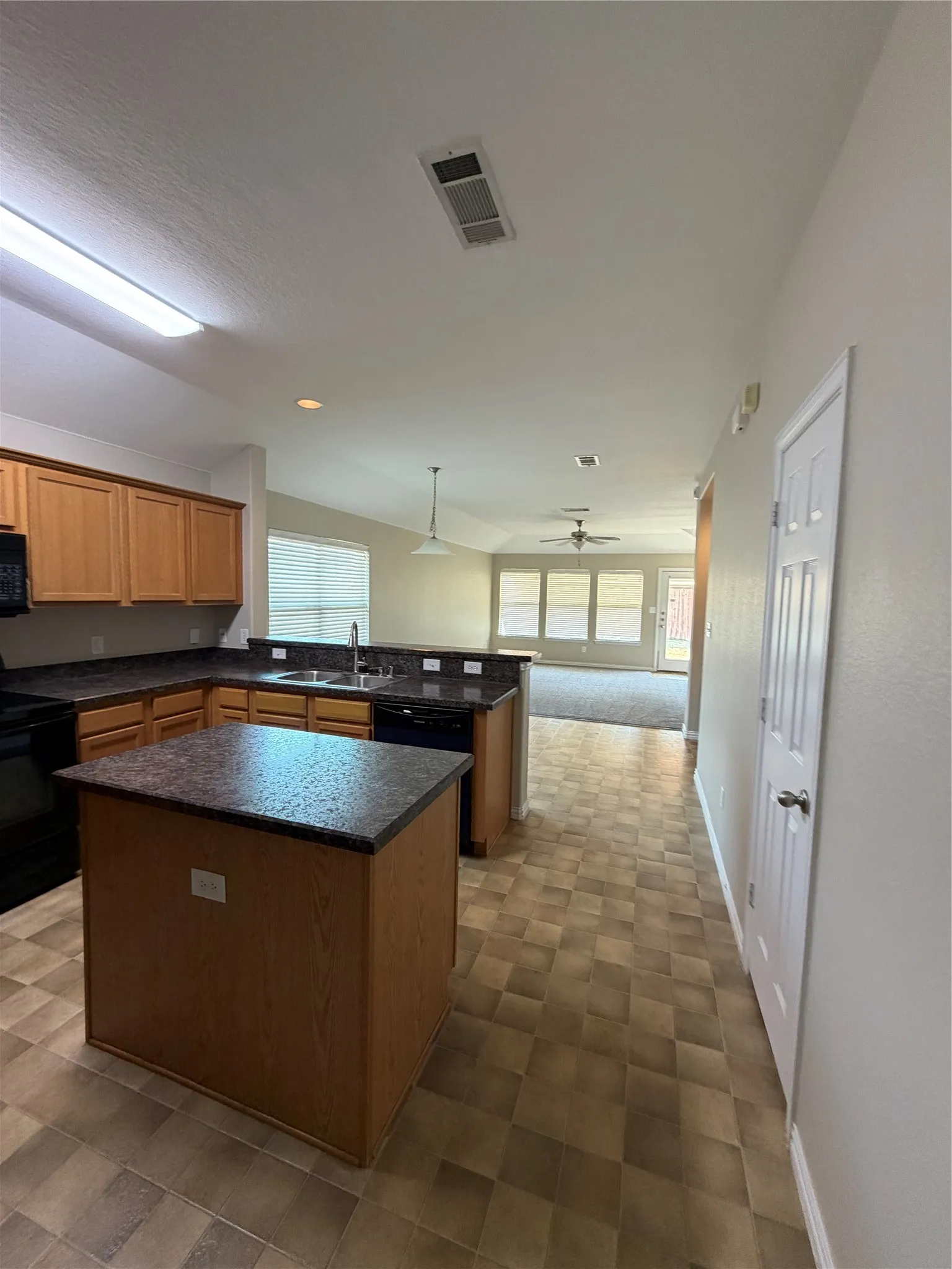 Single Family Residence For Rent in Collin County , 4401 Willow Wood Road, Melissa, Texas 75454, 3 Bedroom, 2 Bathroom, 2 Garage spaces, 1,984 Sqft, built in 2009, mls#21379976, Real Estate Agent in Melissa, Homes For Rent in Collin county, Homes For Rent in Melissa, Realtor in Melissa Texas, Real Estate Brokerage Independent Realty Texas, Luminita Cordes Realtor