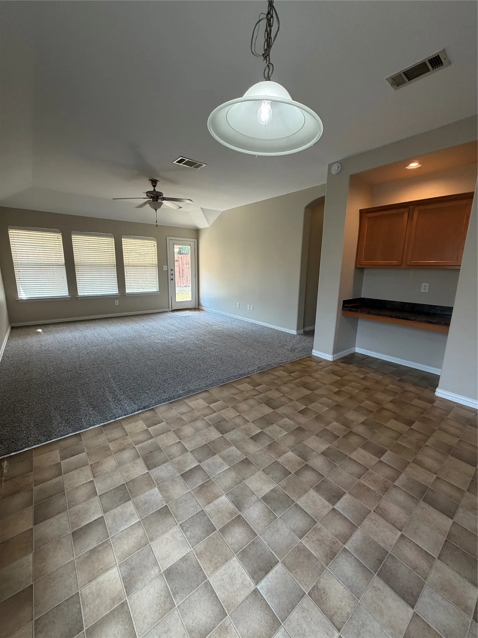 Single Family Residence For Rent in Collin County , 4401 Willow Wood Road, Melissa, Texas 75454, 3 Bedroom, 2 Bathroom, 2 Garage spaces, 1,984 Sqft, built in 2009, mls#21379976, Real Estate Agent in Melissa, Homes For Rent in Collin county, Homes For Rent in Melissa, Realtor in Melissa Texas, Real Estate Brokerage Independent Realty Texas, Luminita Cordes Realtor