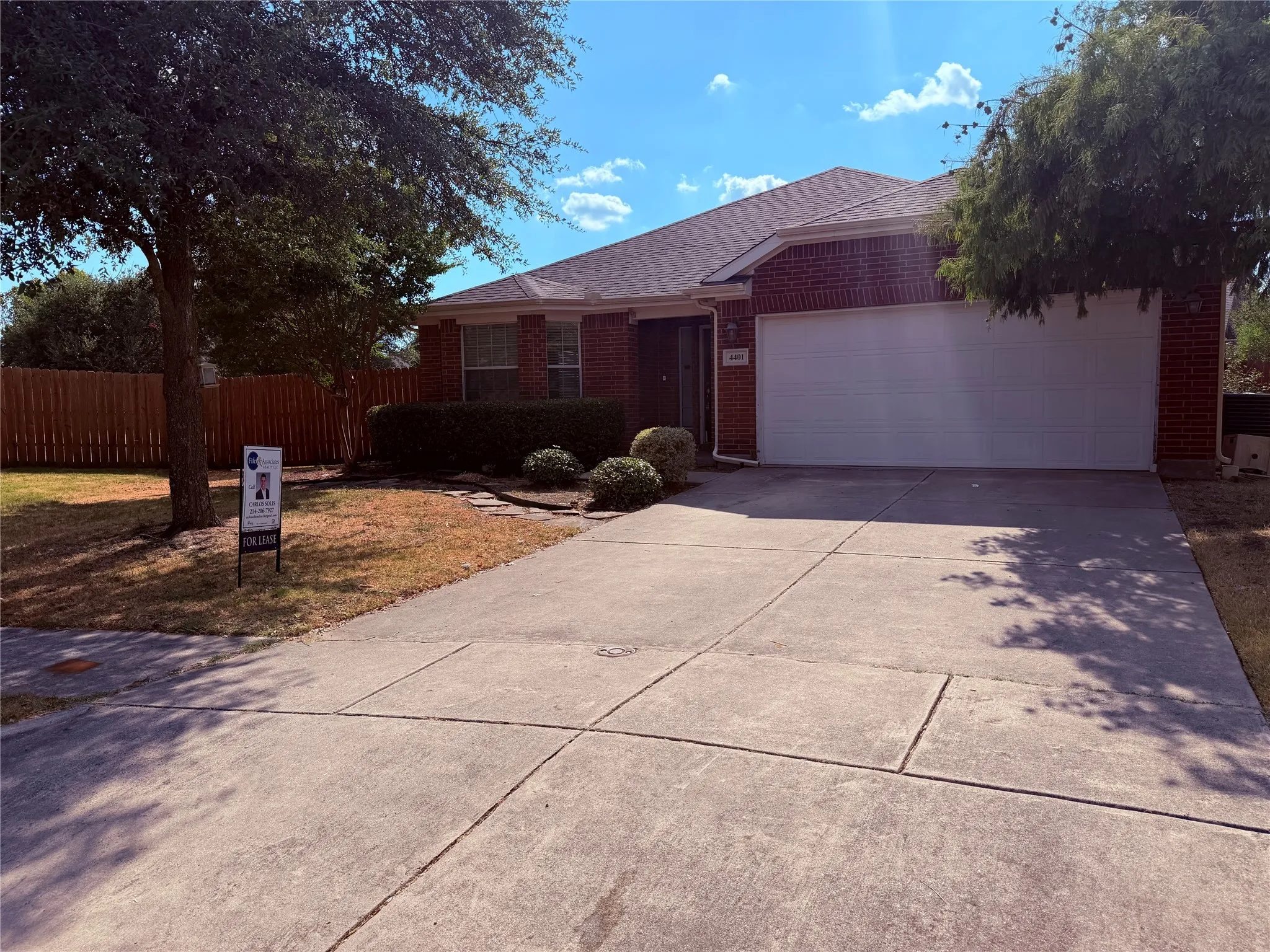 Single Family Residence For Rent in Collin County , 4401 Willow Wood Road, Melissa, Texas 75454, 3 Bedroom, 2 Bathroom, 2 Garage spaces, 1,984 Sqft, built in 2009, mls#21379976, Real Estate Agent in Melissa, Homes For Rent in Collin county, Homes For Rent in Melissa, Realtor in Melissa Texas, Real Estate Brokerage Independent Realty Texas, Luminita Cordes Realtor