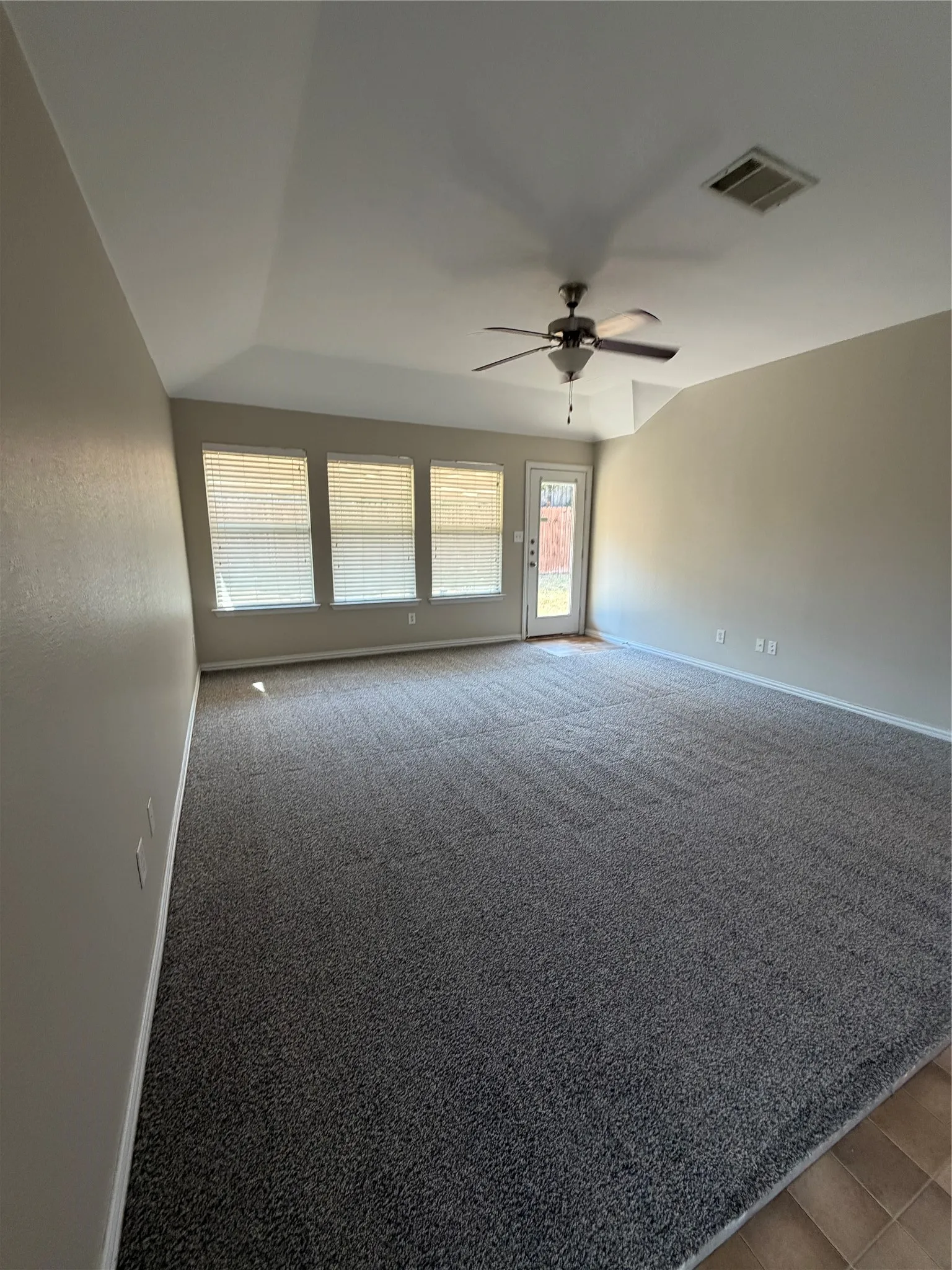 Single Family Residence For Rent in Collin County , 4401 Willow Wood Road, Melissa, Texas 75454, 3 Bedroom, 2 Bathroom, 2 Garage spaces, 1,984 Sqft, built in 2009, mls#21379976, Real Estate Agent in Melissa, Homes For Rent in Collin county, Homes For Rent in Melissa, Realtor in Melissa Texas, Real Estate Brokerage Independent Realty Texas, Luminita Cordes Realtor
