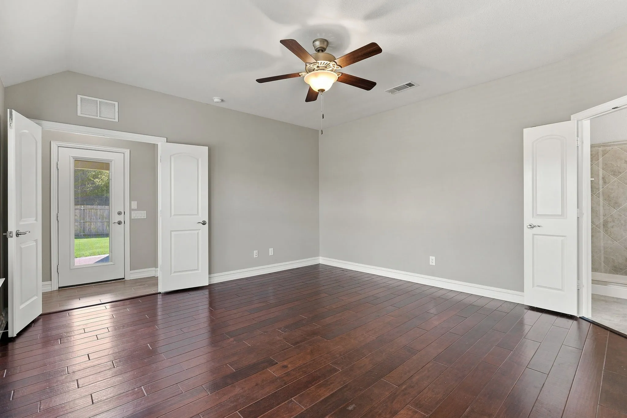 Single Family Residence For Sale in Collin County , 3812 Valachian Circle, Mc Kinney, Texas 75071, 3 Bedroom, 2 Bathroom, 2 Garage spaces, 2,202 Sqft, built in 2016, mls#21379715, Real Estate Agent in Mc Kinney, Homes For Sale in Collin county, Homes For Sale in Mc Kinney, Realtor in Mc Kinney Texas, Real Estate Brokerage Independent Realty Texas, Luminita Cordes Realtor
