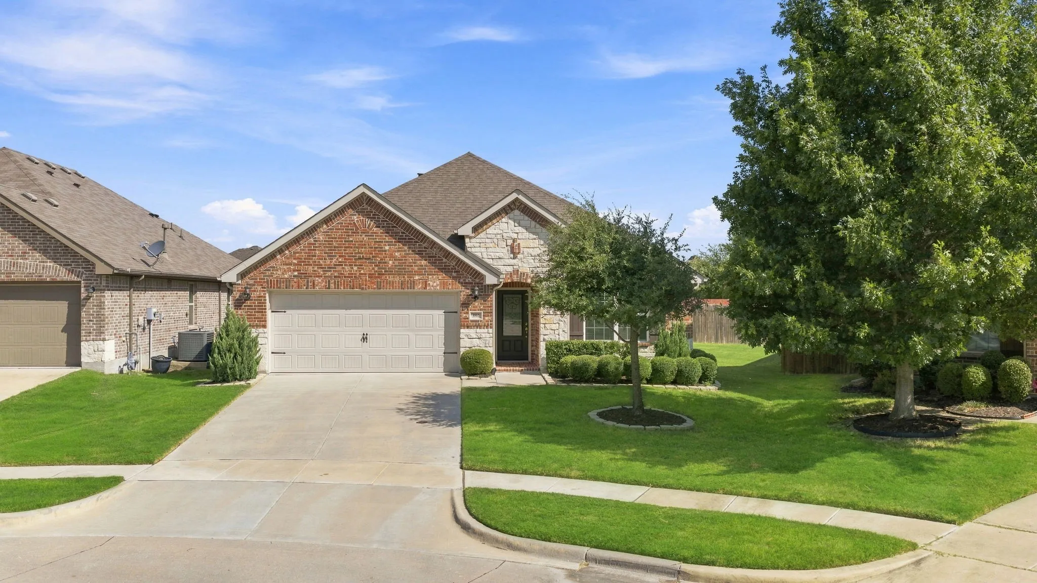 Single Family Residence For Sale in Collin County , 3812 Valachian Circle, Mc Kinney, Texas 75071, 3 Bedroom, 2 Bathroom, 2 Garage spaces, 2,202 Sqft, built in 2016, mls#21379715, Real Estate Agent in Mc Kinney, Homes For Sale in Collin county, Homes For Sale in Mc Kinney, Realtor in Mc Kinney Texas, Real Estate Brokerage Independent Realty Texas, Luminita Cordes Realtor