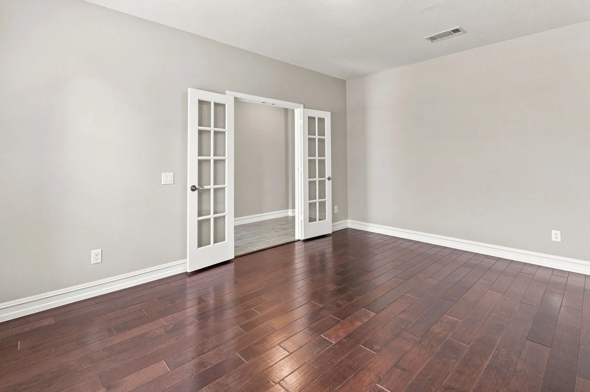 Single Family Residence For Sale in Collin County , 3812 Valachian Circle, Mc Kinney, Texas 75071, 3 Bedroom, 2 Bathroom, 2 Garage spaces, 2,202 Sqft, built in 2016, mls#21379715, Real Estate Agent in Mc Kinney, Homes For Sale in Collin county, Homes For Sale in Mc Kinney, Realtor in Mc Kinney Texas, Real Estate Brokerage Independent Realty Texas, Luminita Cordes Realtor