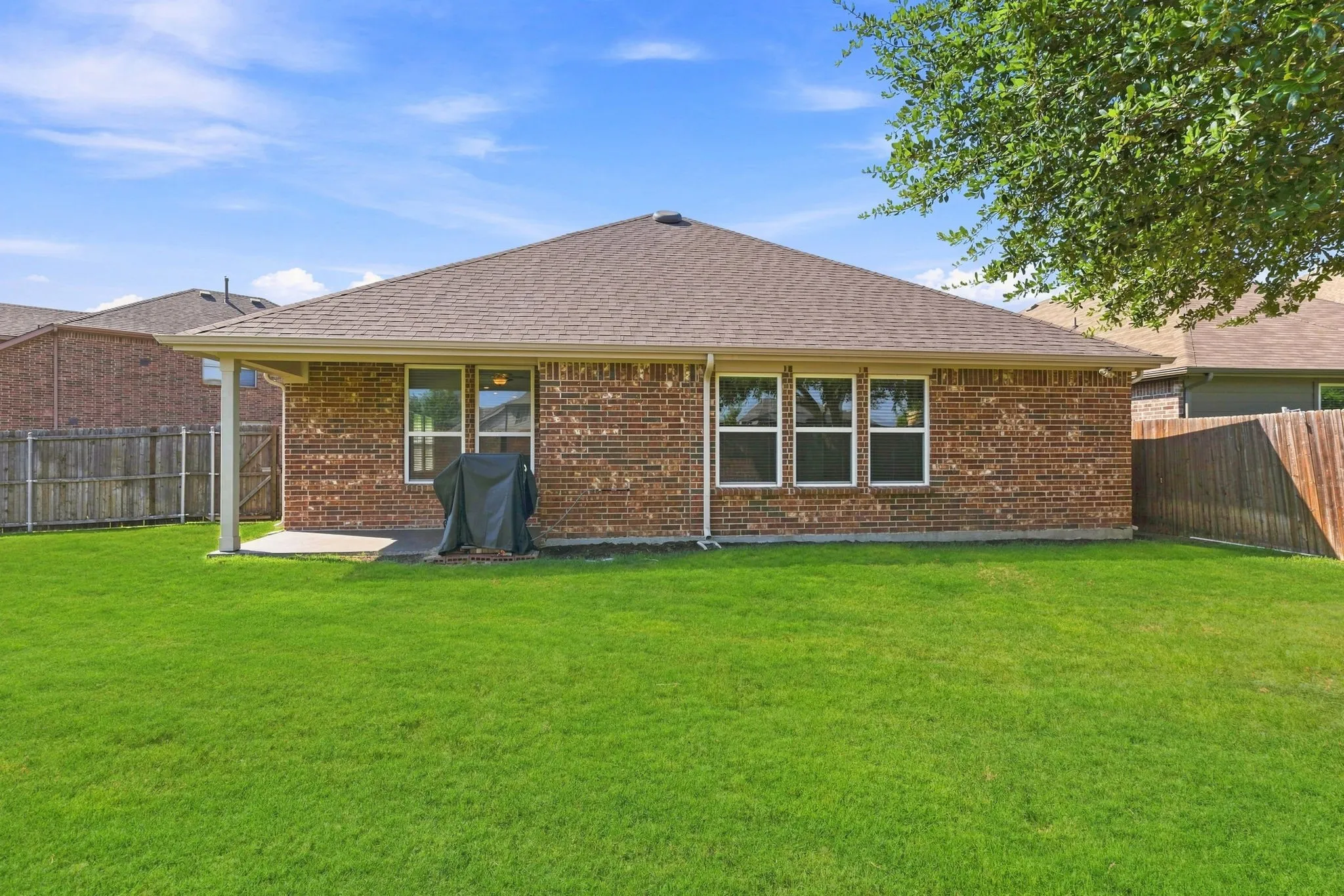 Single Family Residence For Sale in Collin County , 3812 Valachian Circle, Mc Kinney, Texas 75071, 3 Bedroom, 2 Bathroom, 2 Garage spaces, 2,202 Sqft, built in 2016, mls#21379715, Real Estate Agent in Mc Kinney, Homes For Sale in Collin county, Homes For Sale in Mc Kinney, Realtor in Mc Kinney Texas, Real Estate Brokerage Independent Realty Texas, Luminita Cordes Realtor