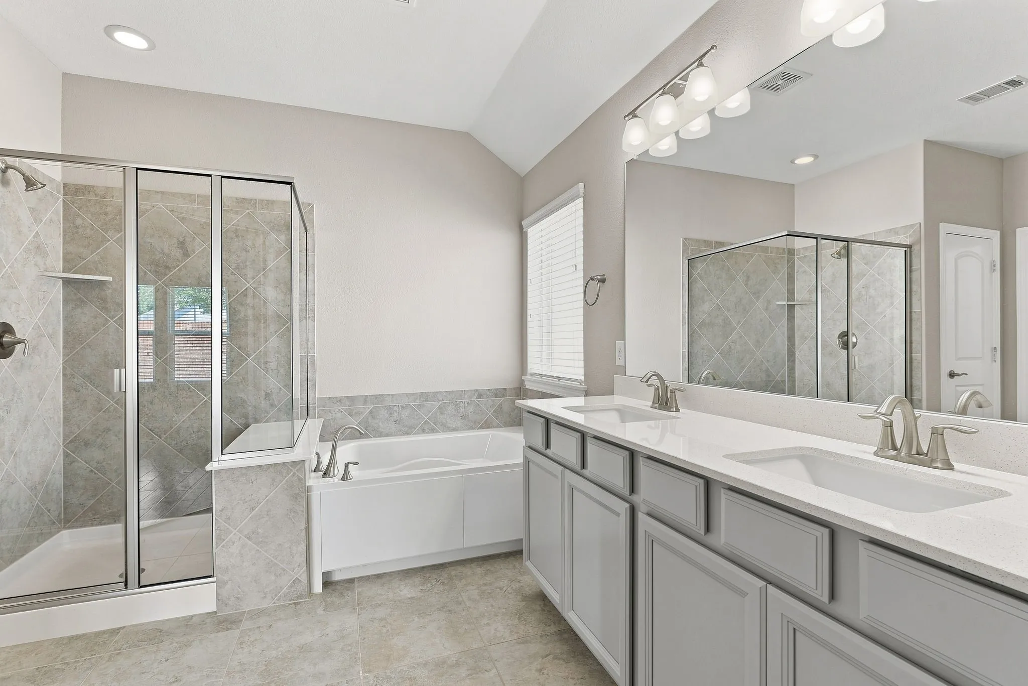 Single Family Residence For Sale in Collin County , 3812 Valachian Circle, Mc Kinney, Texas 75071, 3 Bedroom, 2 Bathroom, 2 Garage spaces, 2,202 Sqft, built in 2016, mls#21379715, Real Estate Agent in Mc Kinney, Homes For Sale in Collin county, Homes For Sale in Mc Kinney, Realtor in Mc Kinney Texas, Real Estate Brokerage Independent Realty Texas, Luminita Cordes Realtor