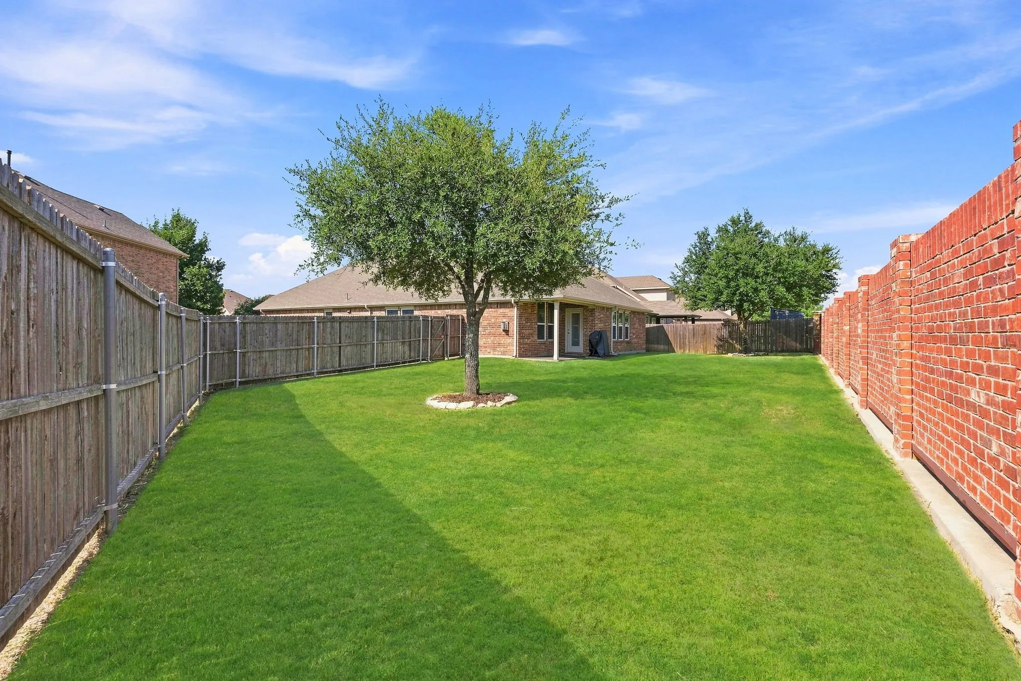 Single Family Residence For Sale in Collin County , 3812 Valachian Circle, Mc Kinney, Texas 75071, 3 Bedroom, 2 Bathroom, 2 Garage spaces, 2,202 Sqft, built in 2016, mls#21379715, Real Estate Agent in Mc Kinney, Homes For Sale in Collin county, Homes For Sale in Mc Kinney, Realtor in Mc Kinney Texas, Real Estate Brokerage Independent Realty Texas, Luminita Cordes Realtor