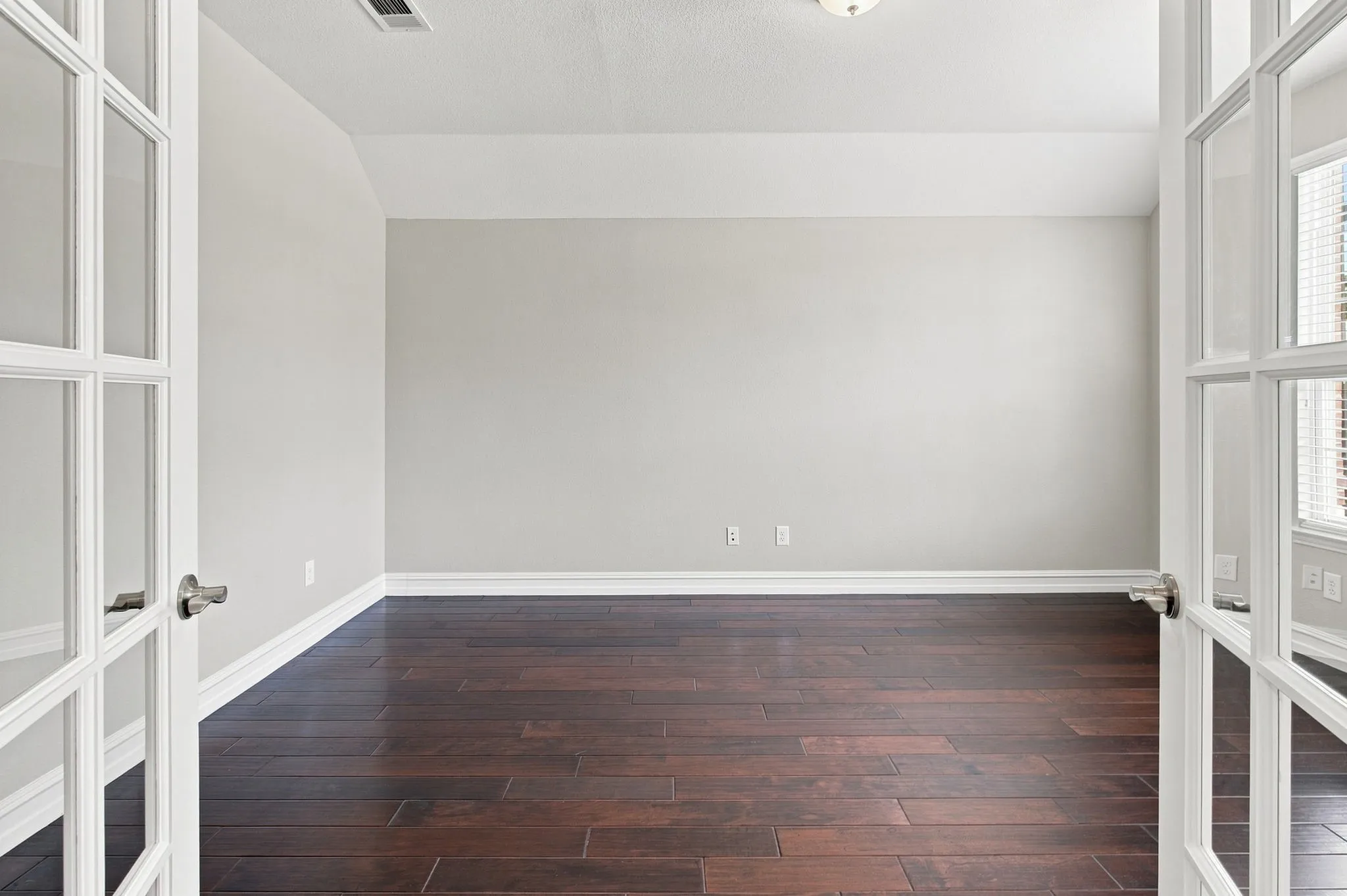 Single Family Residence For Sale in Collin County , 3812 Valachian Circle, Mc Kinney, Texas 75071, 3 Bedroom, 2 Bathroom, 2 Garage spaces, 2,202 Sqft, built in 2016, mls#21379715, Real Estate Agent in Mc Kinney, Homes For Sale in Collin county, Homes For Sale in Mc Kinney, Realtor in Mc Kinney Texas, Real Estate Brokerage Independent Realty Texas, Luminita Cordes Realtor