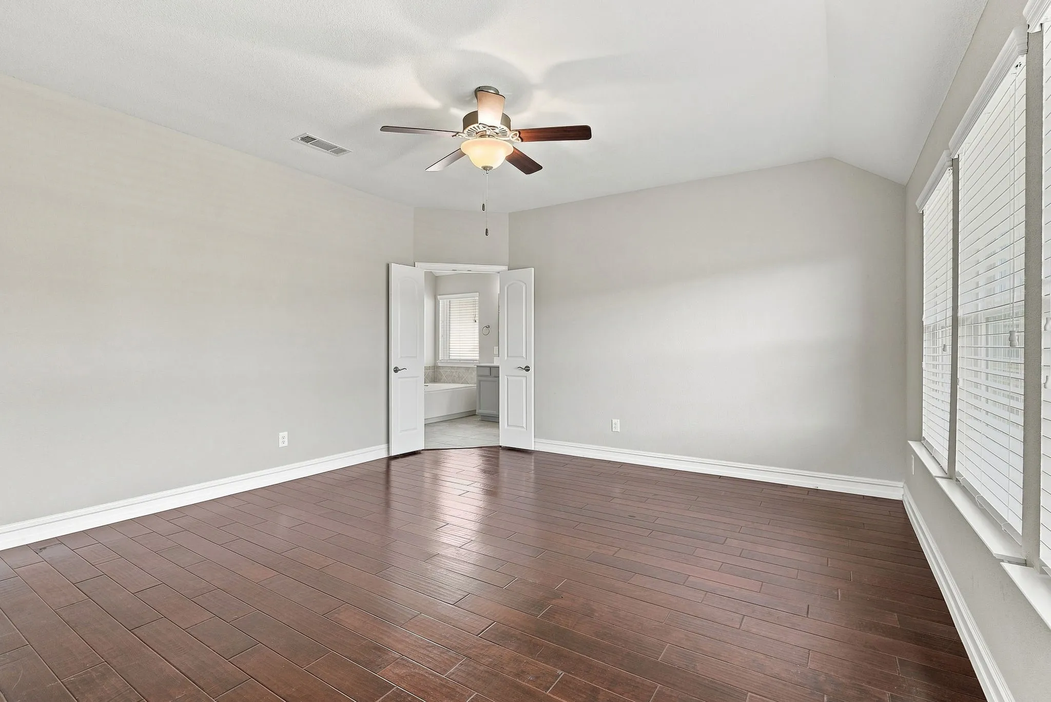 Single Family Residence For Sale in Collin County , 3812 Valachian Circle, Mc Kinney, Texas 75071, 3 Bedroom, 2 Bathroom, 2 Garage spaces, 2,202 Sqft, built in 2016, mls#21379715, Real Estate Agent in Mc Kinney, Homes For Sale in Collin county, Homes For Sale in Mc Kinney, Realtor in Mc Kinney Texas, Real Estate Brokerage Independent Realty Texas, Luminita Cordes Realtor