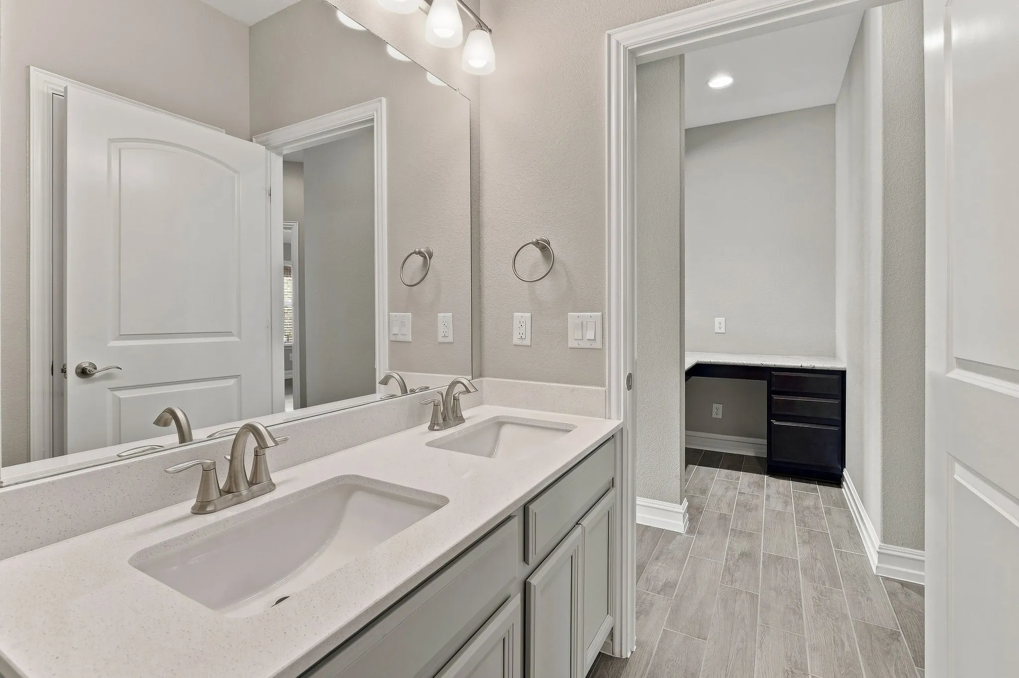 Single Family Residence For Sale in Collin County , 3812 Valachian Circle, Mc Kinney, Texas 75071, 3 Bedroom, 2 Bathroom, 2 Garage spaces, 2,202 Sqft, built in 2016, mls#21379715, Real Estate Agent in Mc Kinney, Homes For Sale in Collin county, Homes For Sale in Mc Kinney, Realtor in Mc Kinney Texas, Real Estate Brokerage Independent Realty Texas, Luminita Cordes Realtor