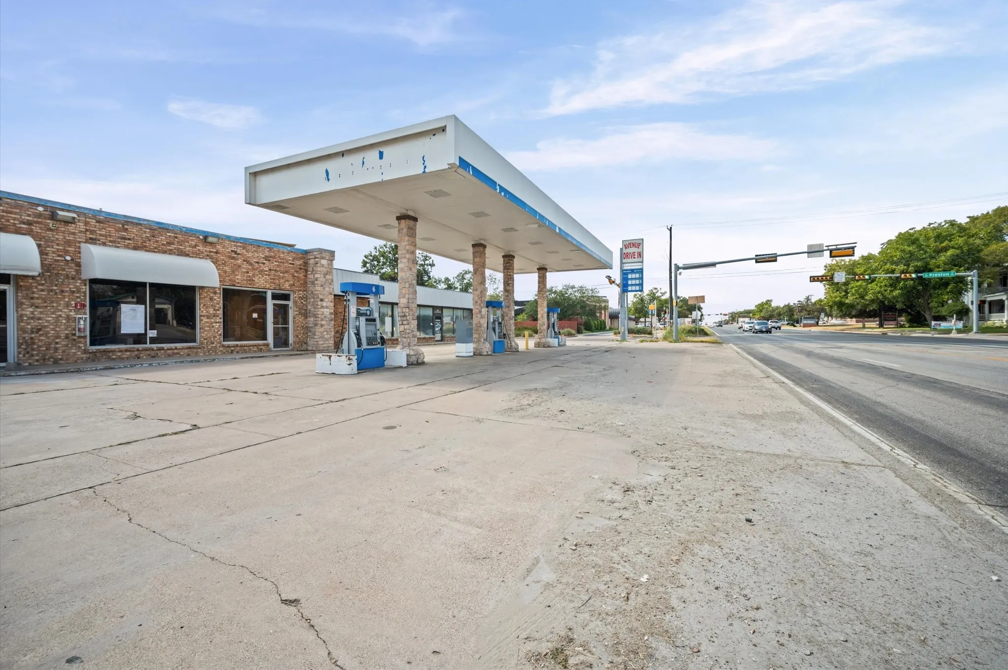 Retail For Sale in Ellis County , 407 W Ennis Avenue, Ennis, Texas 75119, 0, 0, Garage spaces, 0 Sqft, built in 1960, mls#21375582, Real Estate Agent in Ennis, Homes For Sale in Ellis county, Homes For Sale in Ennis, Realtor in Ennis Texas, Real Estate Brokerage Independent Realty Texas, Luminita Cordes Realtor