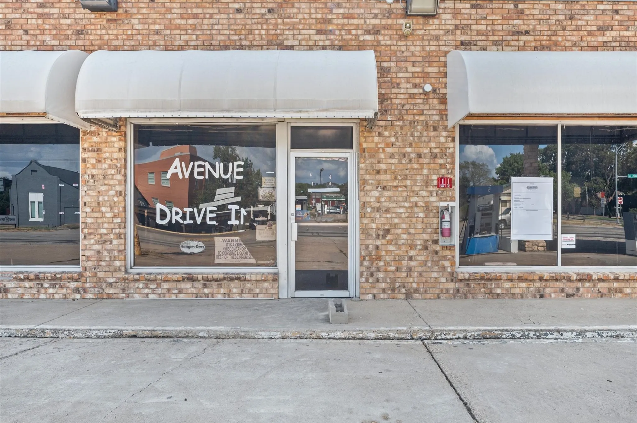 Retail For Sale in Ellis County , 407 W Ennis Avenue, Ennis, Texas 75119, 0, 0, Garage spaces, 0 Sqft, built in 1960, mls#21375582, Real Estate Agent in Ennis, Homes For Sale in Ellis county, Homes For Sale in Ennis, Realtor in Ennis Texas, Real Estate Brokerage Independent Realty Texas, Luminita Cordes Realtor