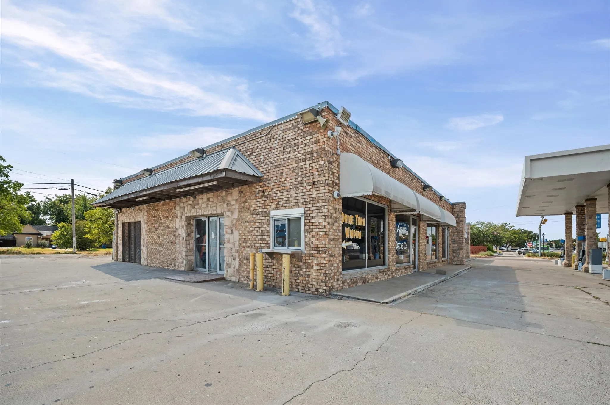 Retail For Sale in Ellis County , 407 W Ennis Avenue, Ennis, Texas 75119, 0, 0, Garage spaces, 0 Sqft, built in 1960, mls#21375582, Real Estate Agent in Ennis, Homes For Sale in Ellis county, Homes For Sale in Ennis, Realtor in Ennis Texas, Real Estate Brokerage Independent Realty Texas, Luminita Cordes Realtor